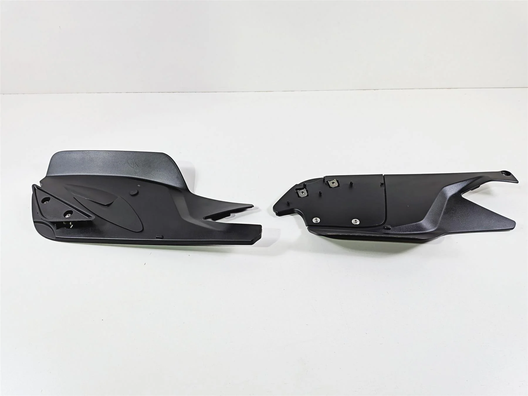 2023 BMW R1250RT RTP K52 Left Right Rear Side Cover Body Fairing 46638548481 - Image 4