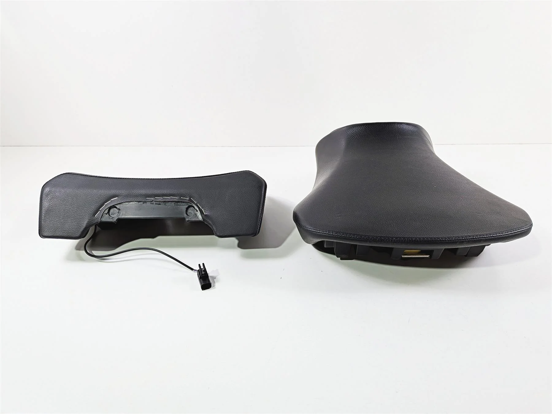 2023 BMW R1250RT RTP K52 Nice Front Seat Saddle & Backrest 52538544784 - Image 3