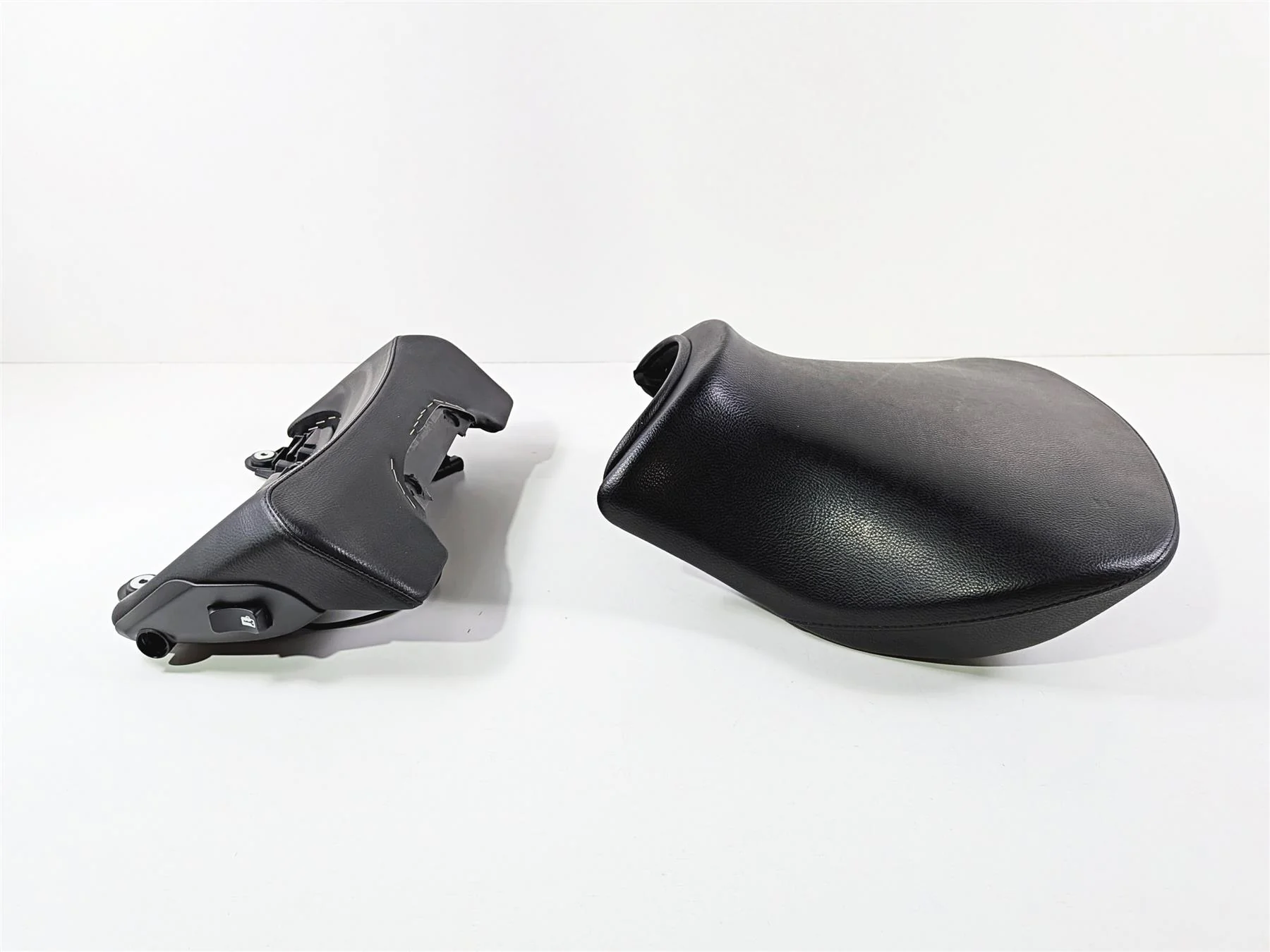 2023 BMW R1250RT RTP K52 Nice Front Seat Saddle & Backrest 52538544784 - Image 4