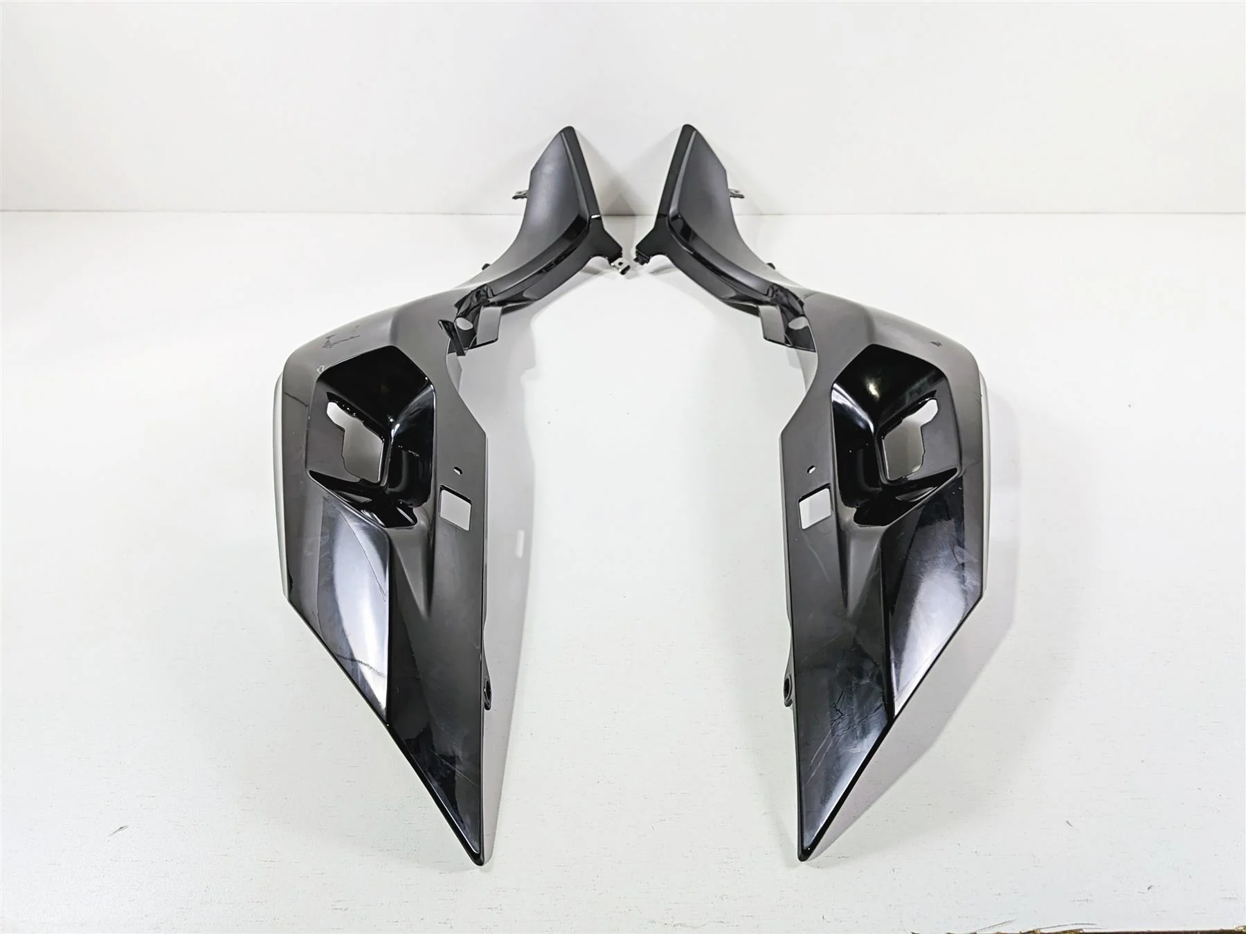 2023 BMW R1250RT RTP K52 Rear Black Tail Side Cover Fairing Set 46638533577 - Image 5