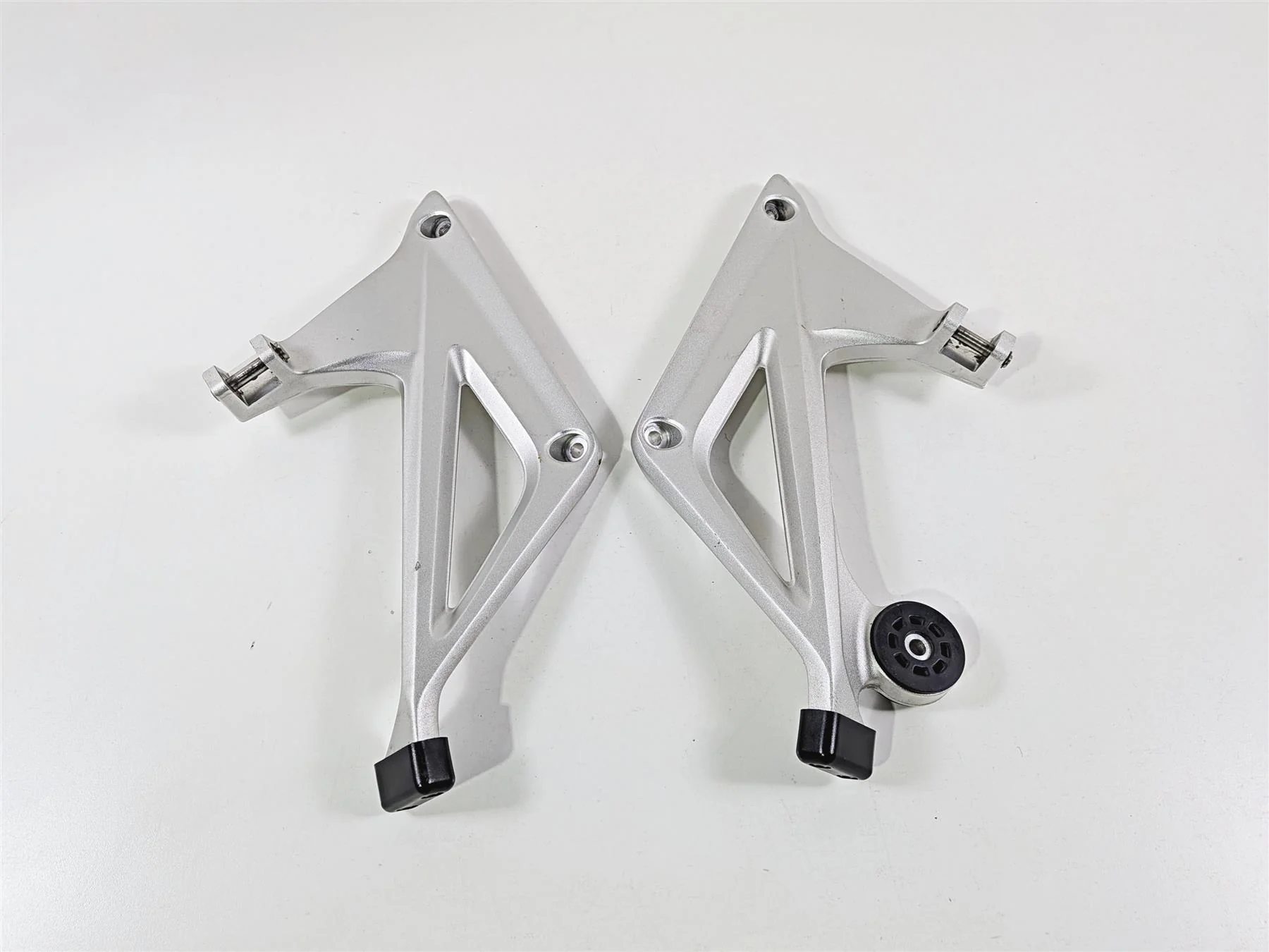 2023 BMW R1250RT RTP K52 Rear Foot Peg Rest Mount Set 46718534789 46718534790