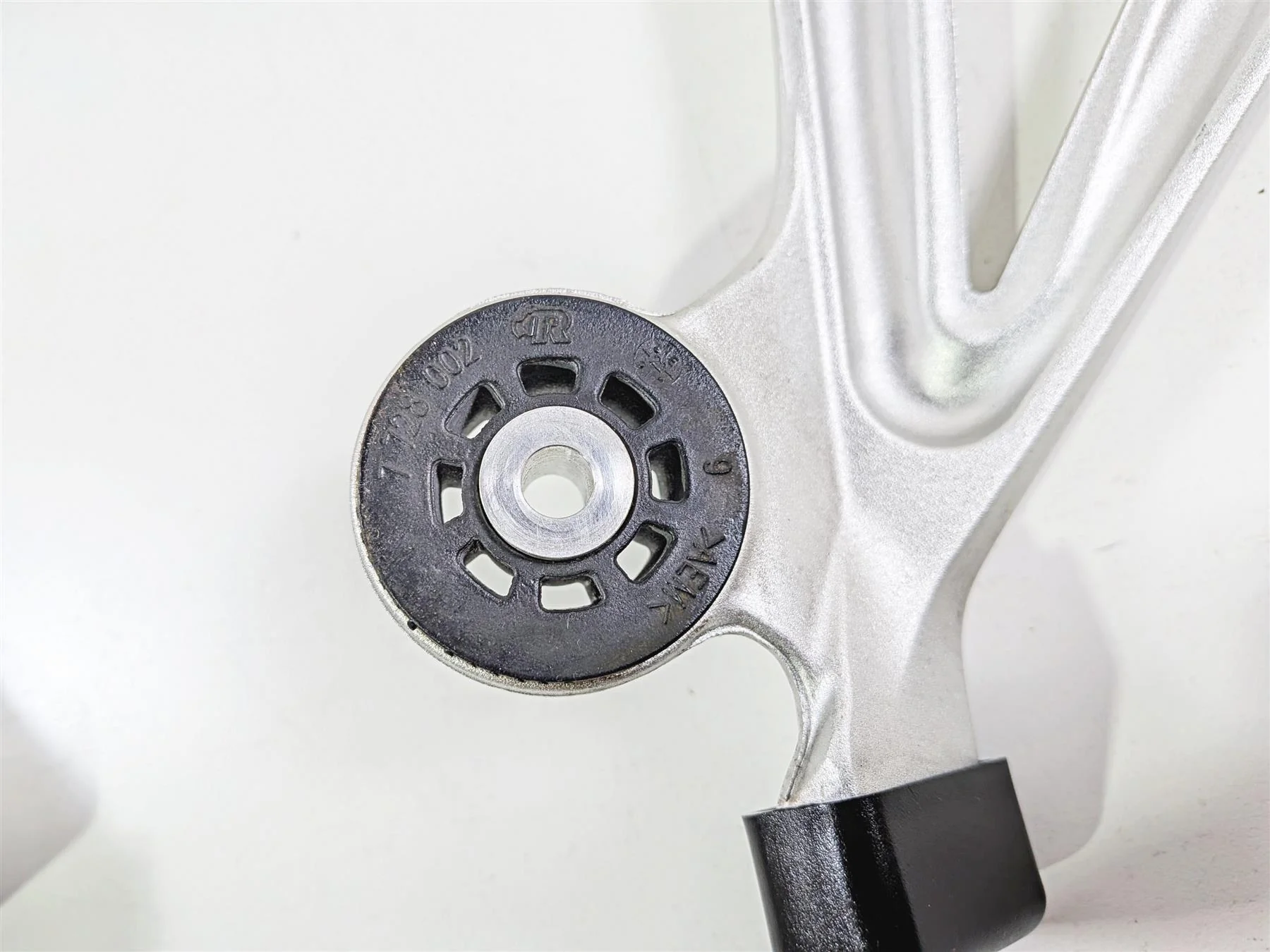 2023 BMW R1250RT RTP K52 Rear Foot Peg Rest Mount Set 46718534789 46718534790 - Image 10
