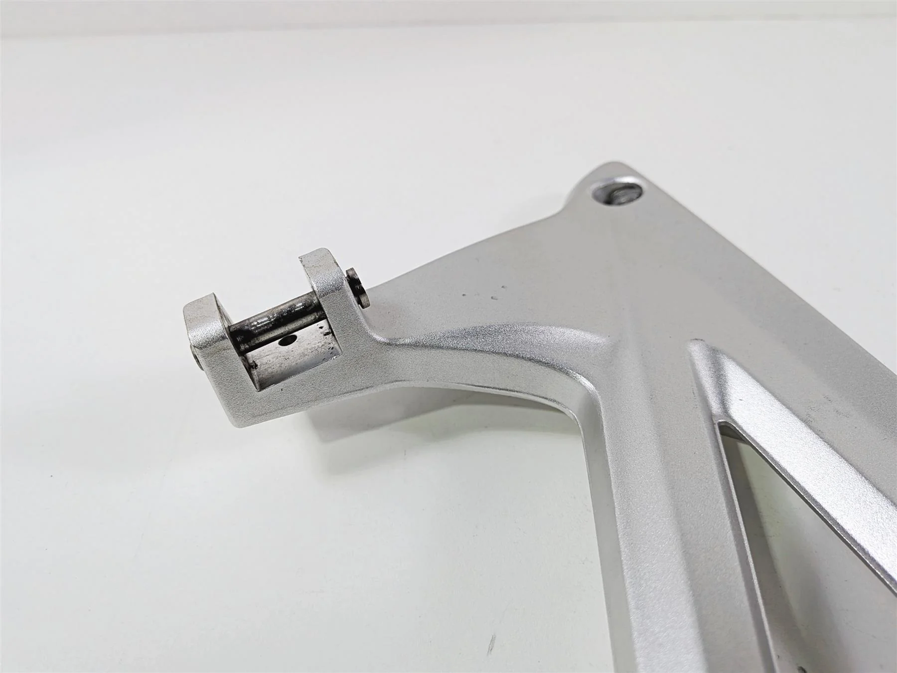 2023 BMW R1250RT RTP K52 Rear Foot Peg Rest Mount Set 46718534789 46718534790 - Image 6