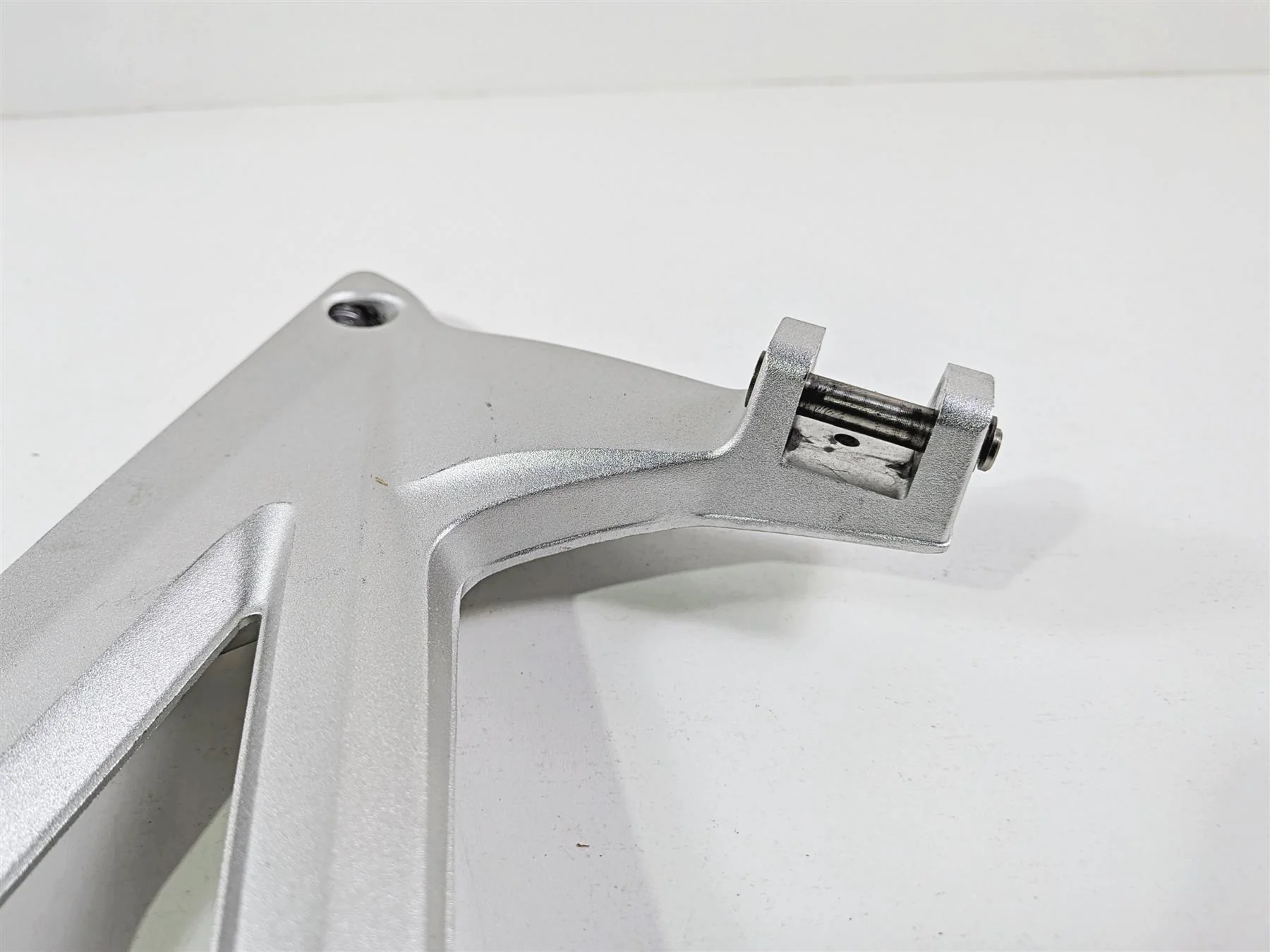 2023 BMW R1250RT RTP K52 Rear Foot Peg Rest Mount Set 46718534789 46718534790 - Image 7
