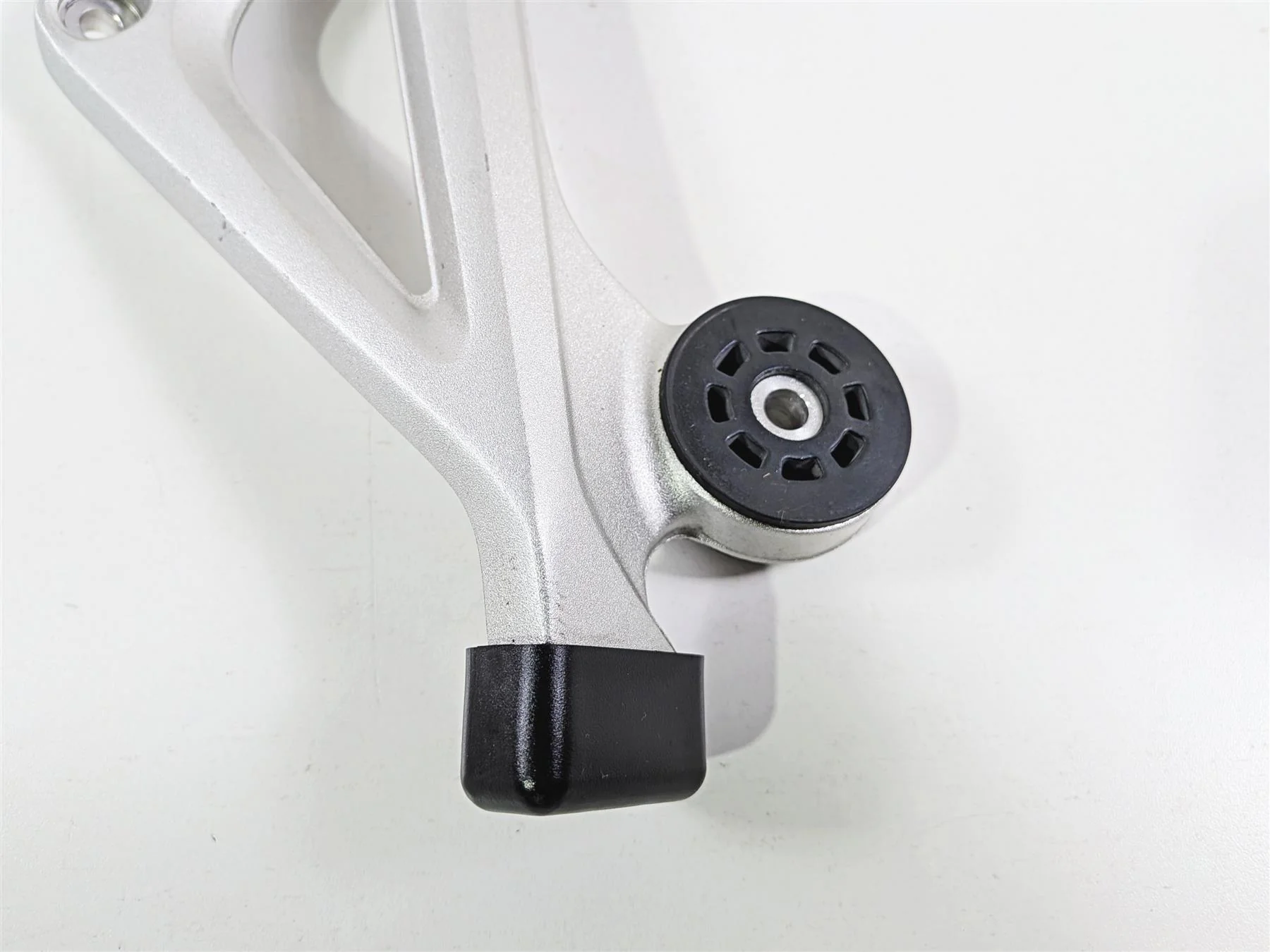 2023 BMW R1250RT RTP K52 Rear Foot Peg Rest Mount Set 46718534789 46718534790 - Image 8