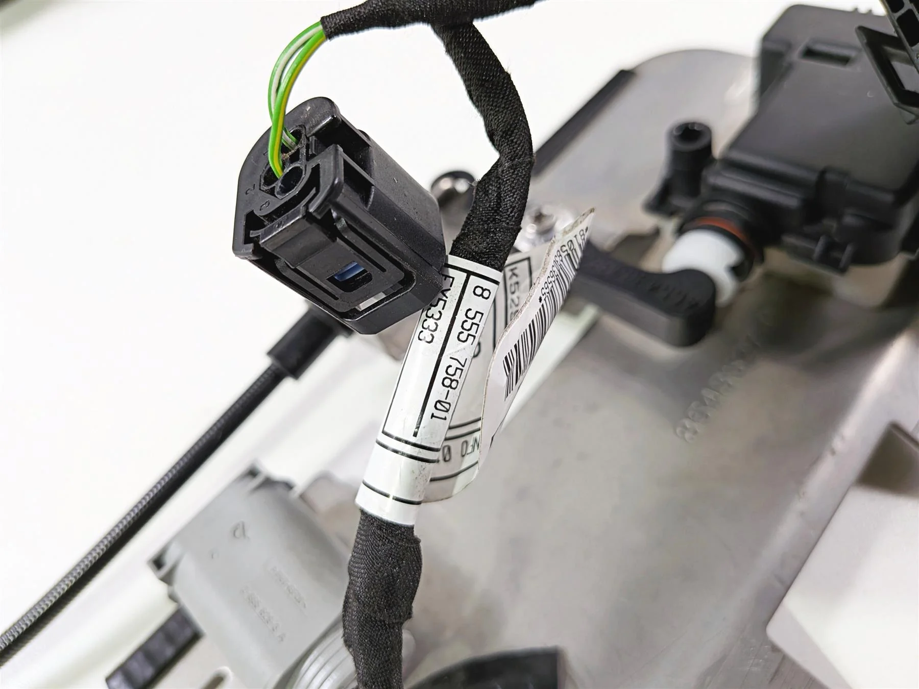 2023 BMW R1250RT RTP K52 Rear Radio Trunk & Mounting Hardware 46637693159 - Image 5