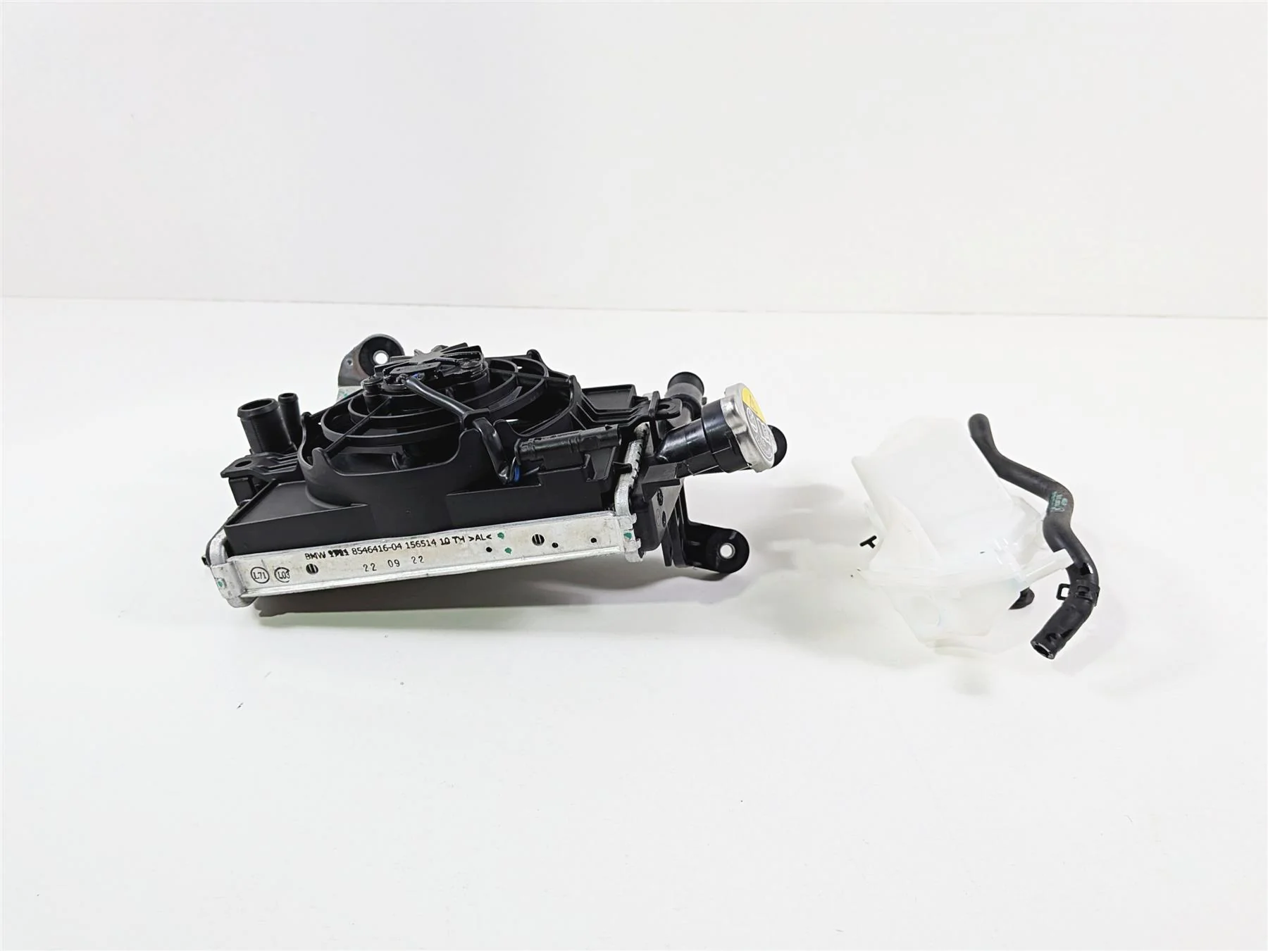 2023 BMW R1250RT RTP K52 Right Radiator Fan Hoses Covers 17118546416 - Image 6