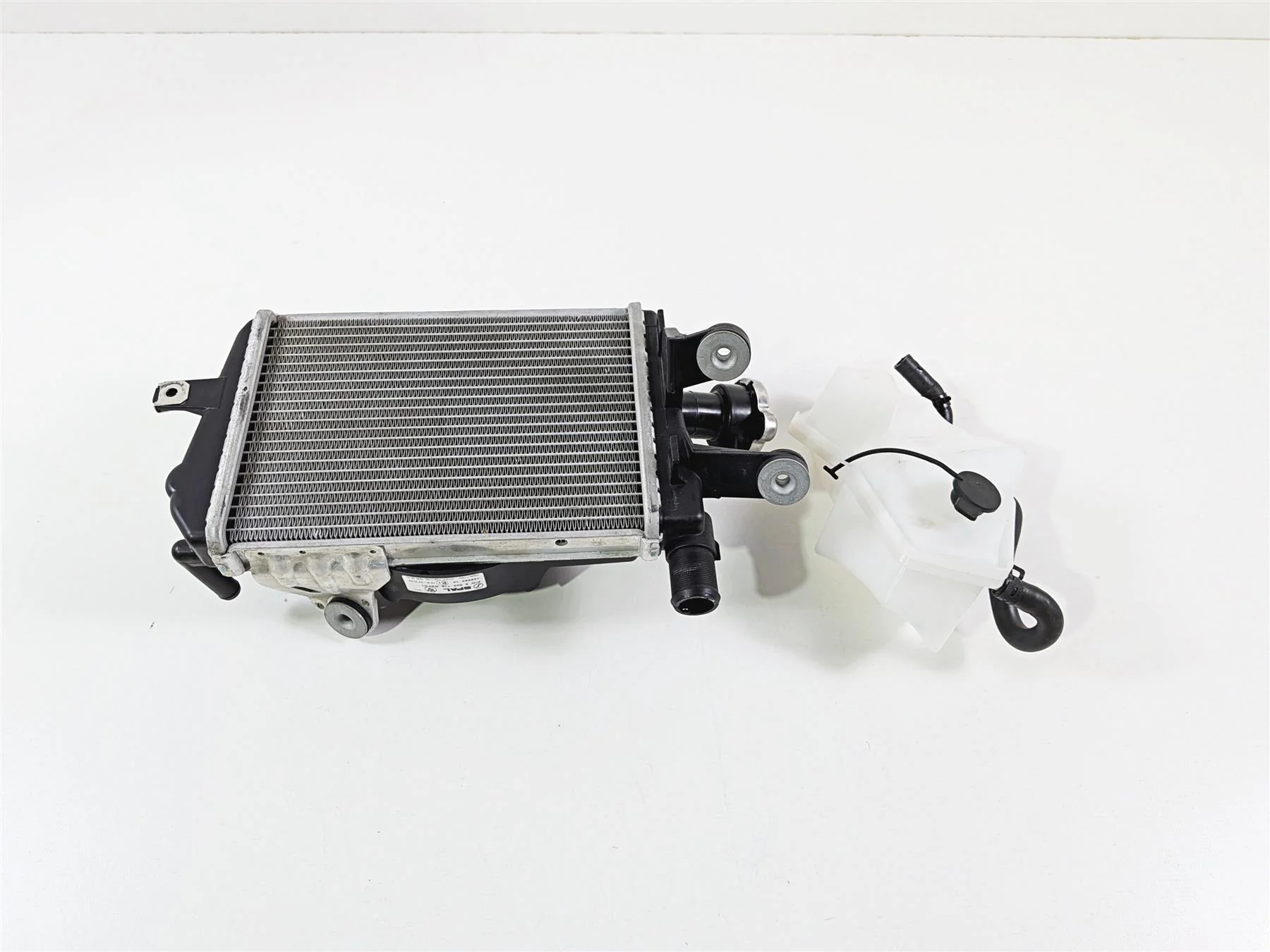 2023 BMW R1250RT RTP K52 Right Radiator Fan Hoses Covers 17118546416 - Image 8