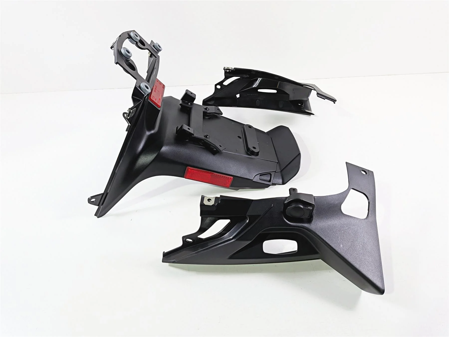2023 BMW R1250RT RTP K52 Tail Light & Plate Holder Cover Fairings 46627691240 - Image 4