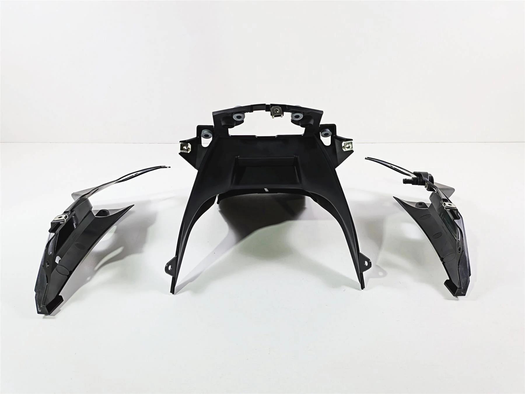 2023 BMW R1250RT RTP K52 Tail Light & Plate Holder Cover Fairings 46627691240 - Image 5