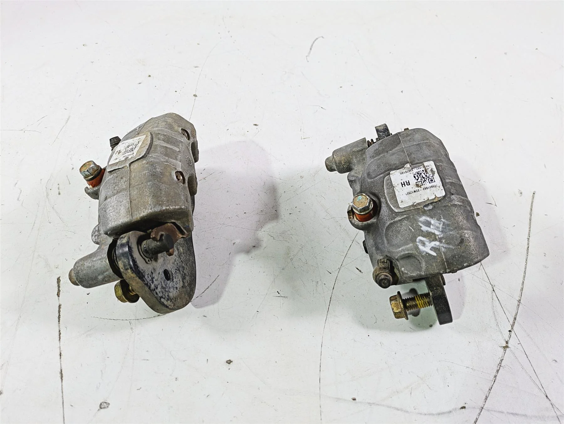 2023 Can Am Maverick X3 XMR Turbo RR Rear Brake Calipers 705601891 705601892 - Image 2