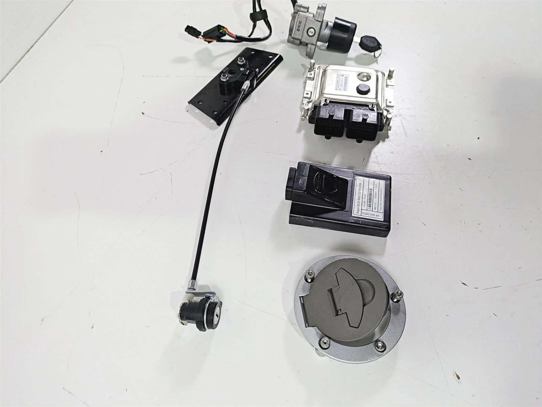2023 Ducati Monster 937 SP Cdi & Bbox & Ignition Switch Set 28643341C - Image 3
