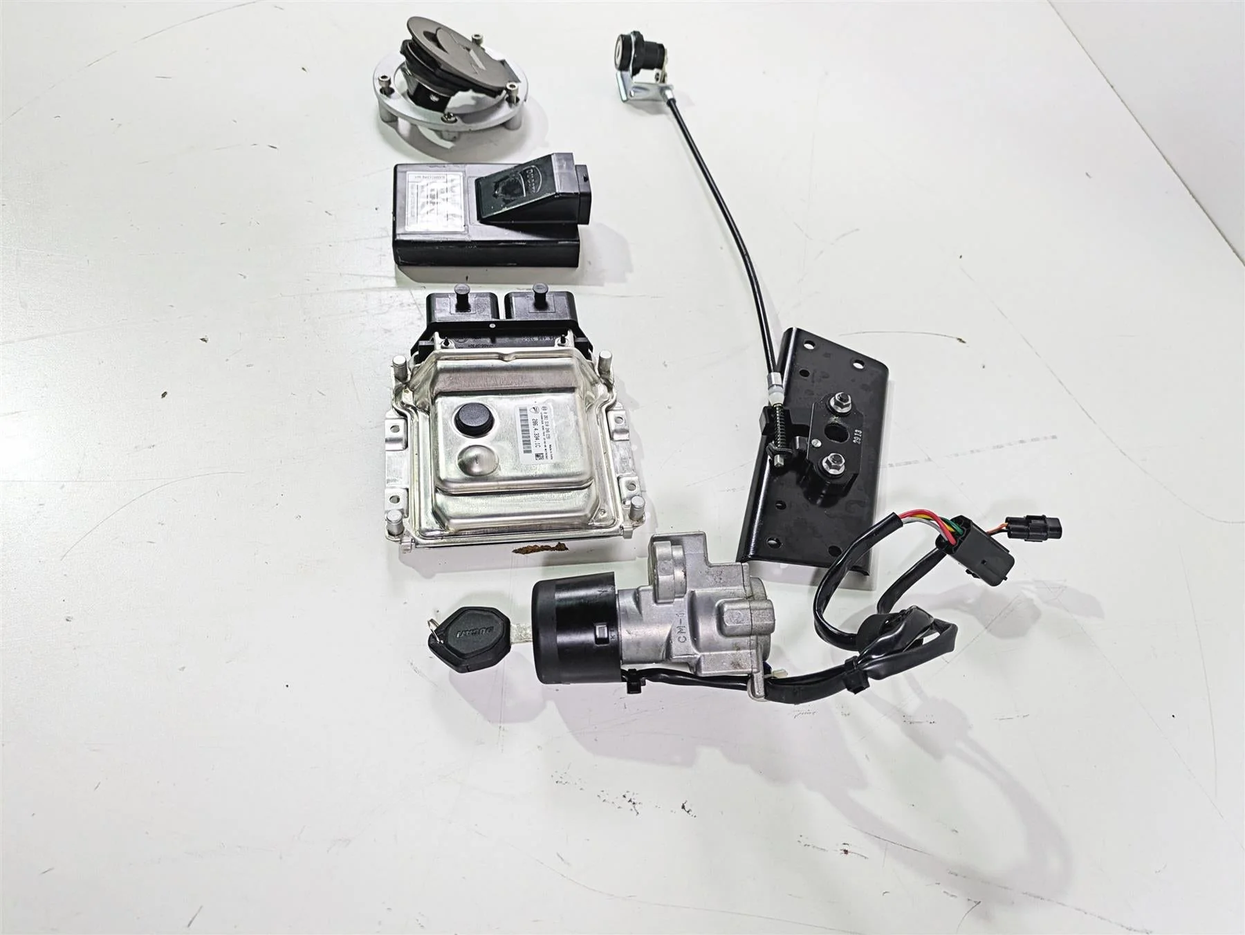 2023 Ducati Monster 937 SP Cdi & Bbox & Ignition Switch Set 28643341C - Image 4