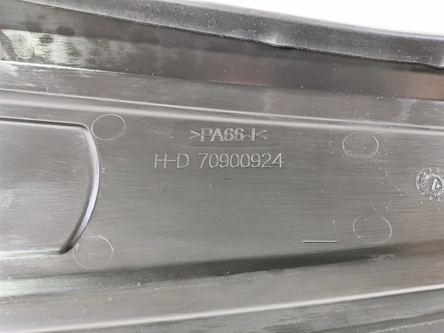 2023 Harley Adv RA1250 S Pan America Upper Center Tank Cover - Scratch 70900924 - Image 5