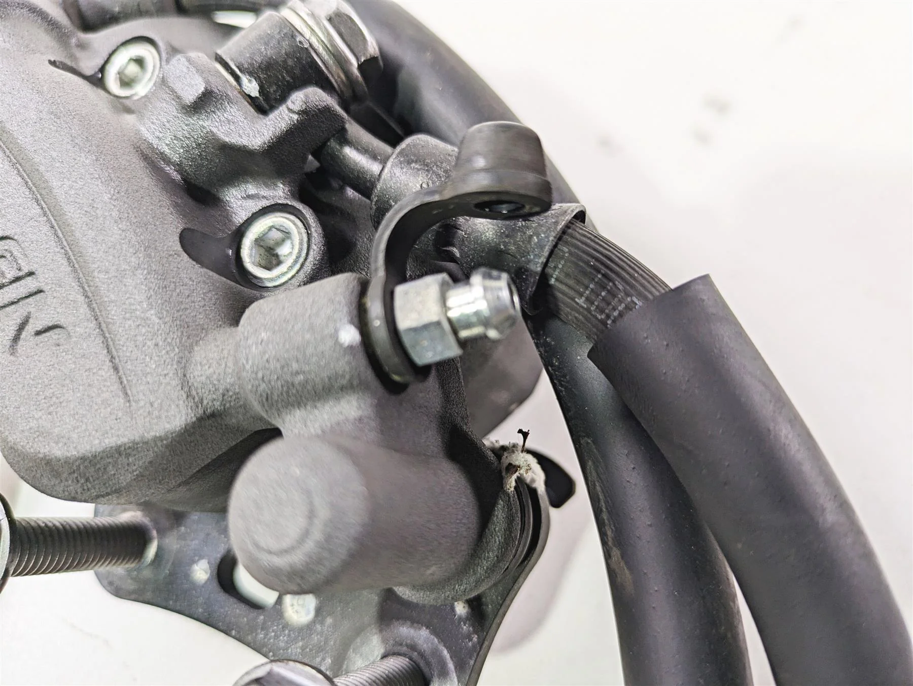 2023 Kawasaki EX400 Ninja Nissin Front Brake Caliper + Line 43080-0244-DJ - Image 8
