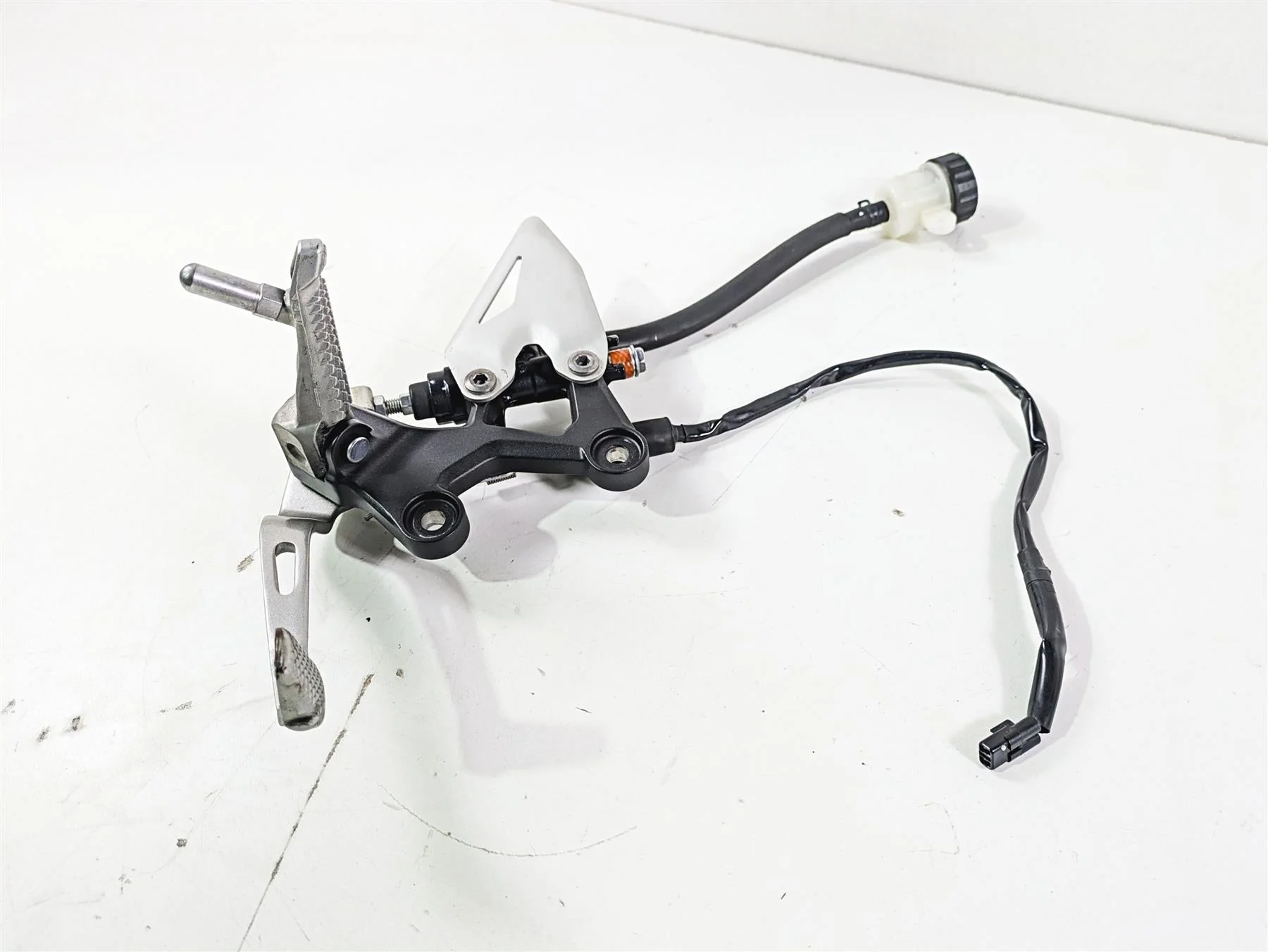 2023 Kawasaki EX400 Ninja Right Footpeg + Brake Lever Master Cylinder 35063-1408 - Image 12