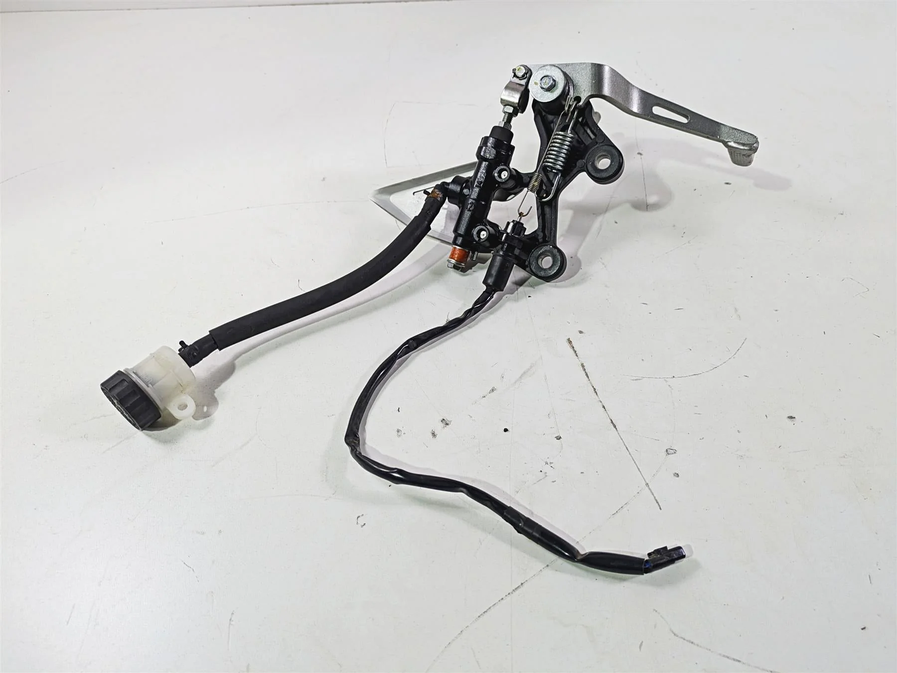 2023 Kawasaki EX400 Ninja Right Footpeg + Brake Lever Master Cylinder 35063-1408 - Image 6