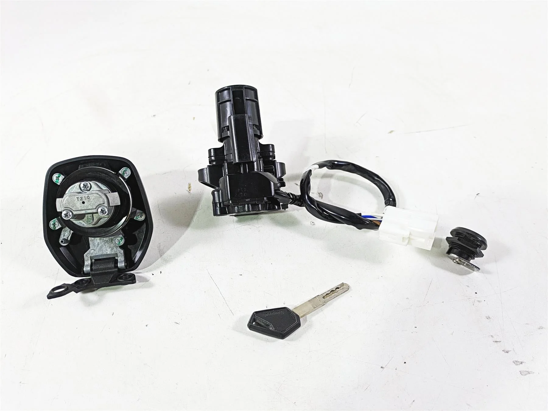 2023 Kawasaki KLR KL 650 Adventure Ignition Switch Key Lock Set 27005-5190 - Image 8
