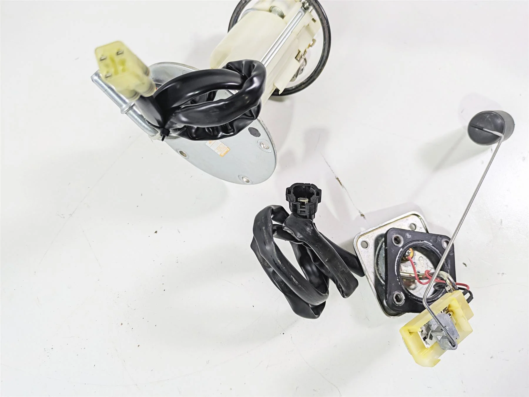 2023 Kawasaki ZX1400 ZX14R Ninja Fuel Gas Pump & Sending Unit 49miles 49040-0820 - Image 10