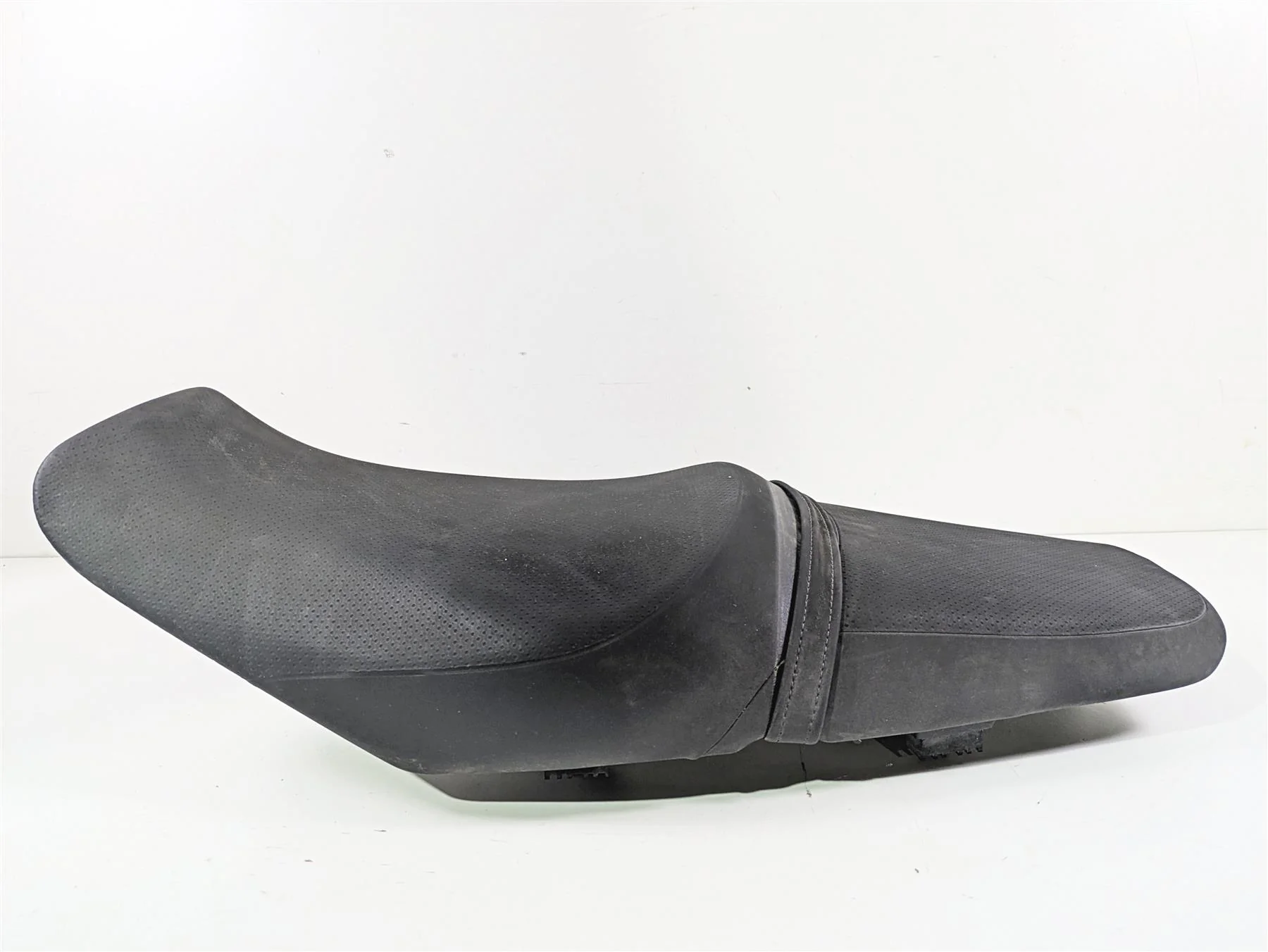 2023 Kawasaki ZX1400 ZX14R Ninja Seat Saddle - Small Tear 53066-0433 - Image 5