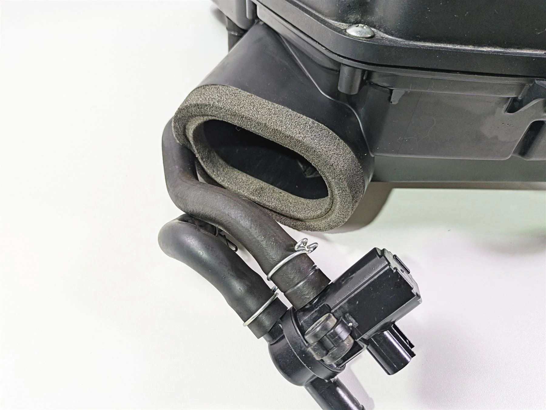 2023 Suzuki GSX1300 RR Hayabusa Air Cleaner Breather Filter Set 13720-10L00 - Image 6