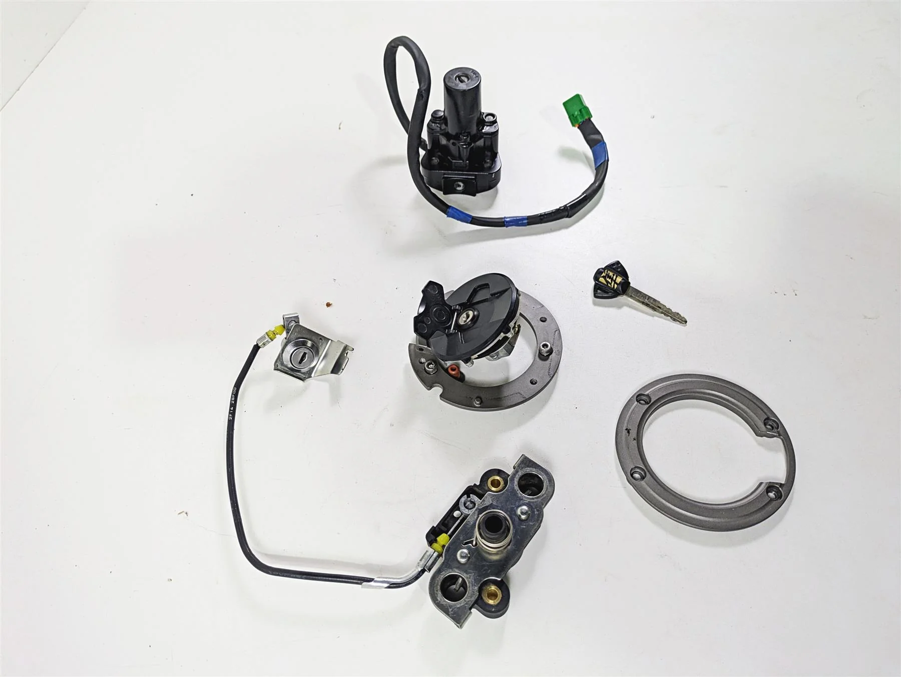2023 Suzuki GSX1300 RR Hayabusa Ignition Switch Key Lock Set 37104-10820 - Image 2