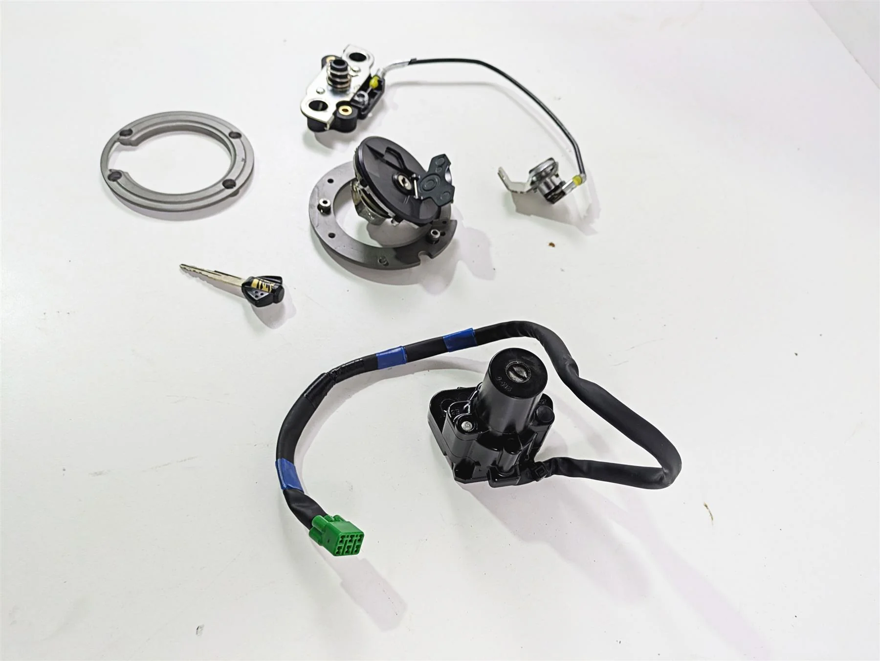 2023 Suzuki GSX1300 RR Hayabusa Ignition Switch Key Lock Set 37104-10820 - Image 3