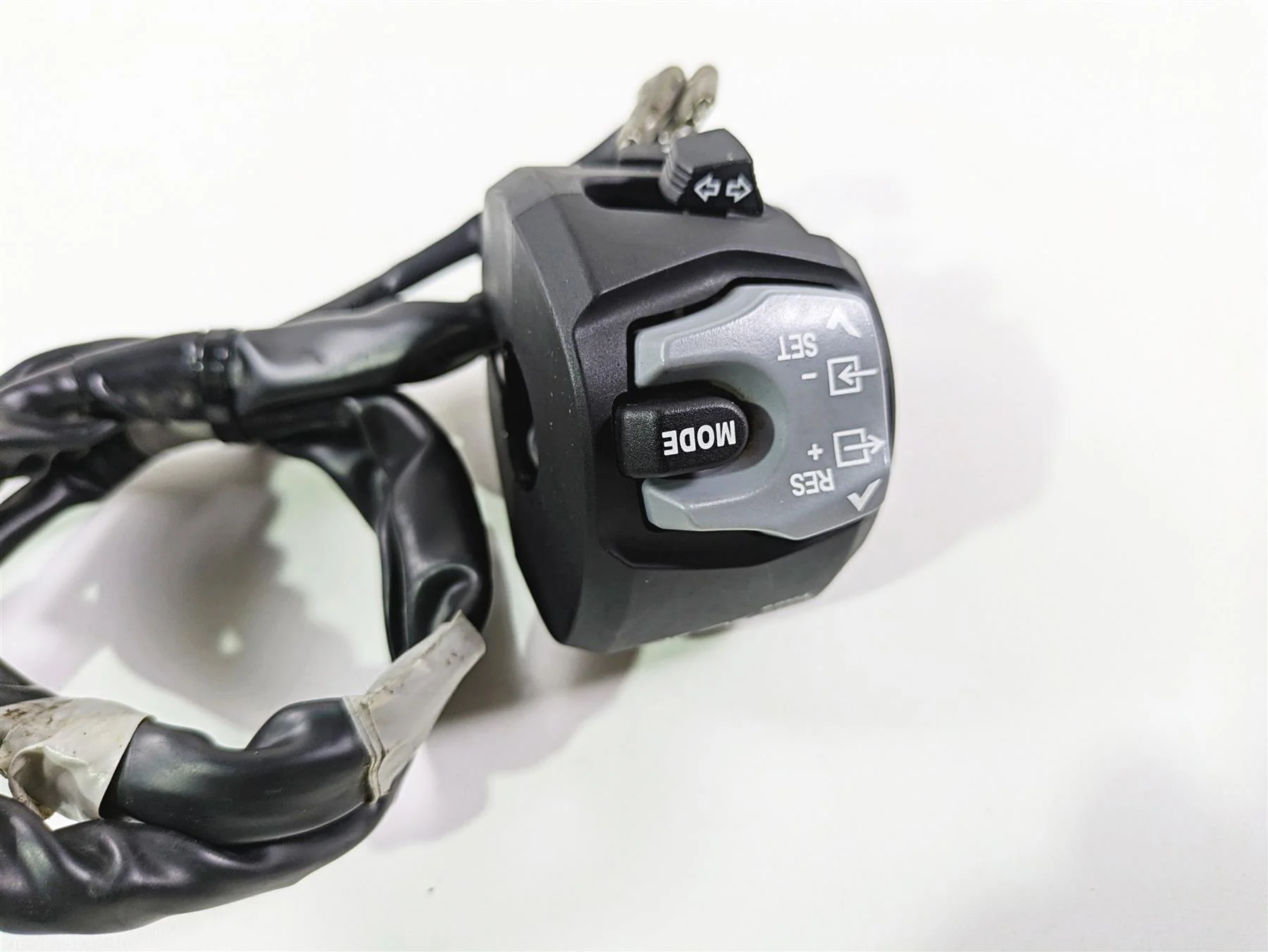 2023 Suzuki GSX1300 RR Hayabusa Left Blinker Control Switch - Read 37400-10L01 - Image 9
