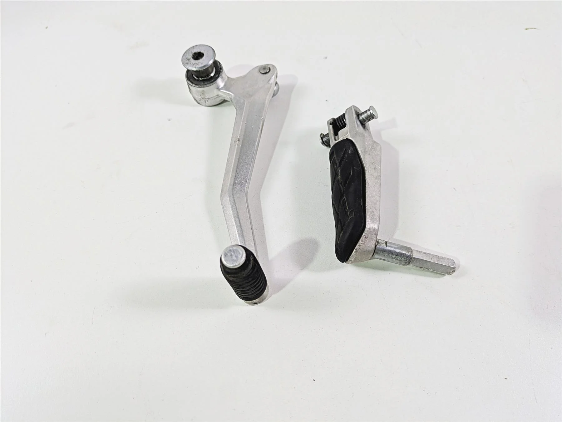 2023 Suzuki GSX1300 RR Hayabusa Left Front Footpeg & Shifter - Read 43521-10L00