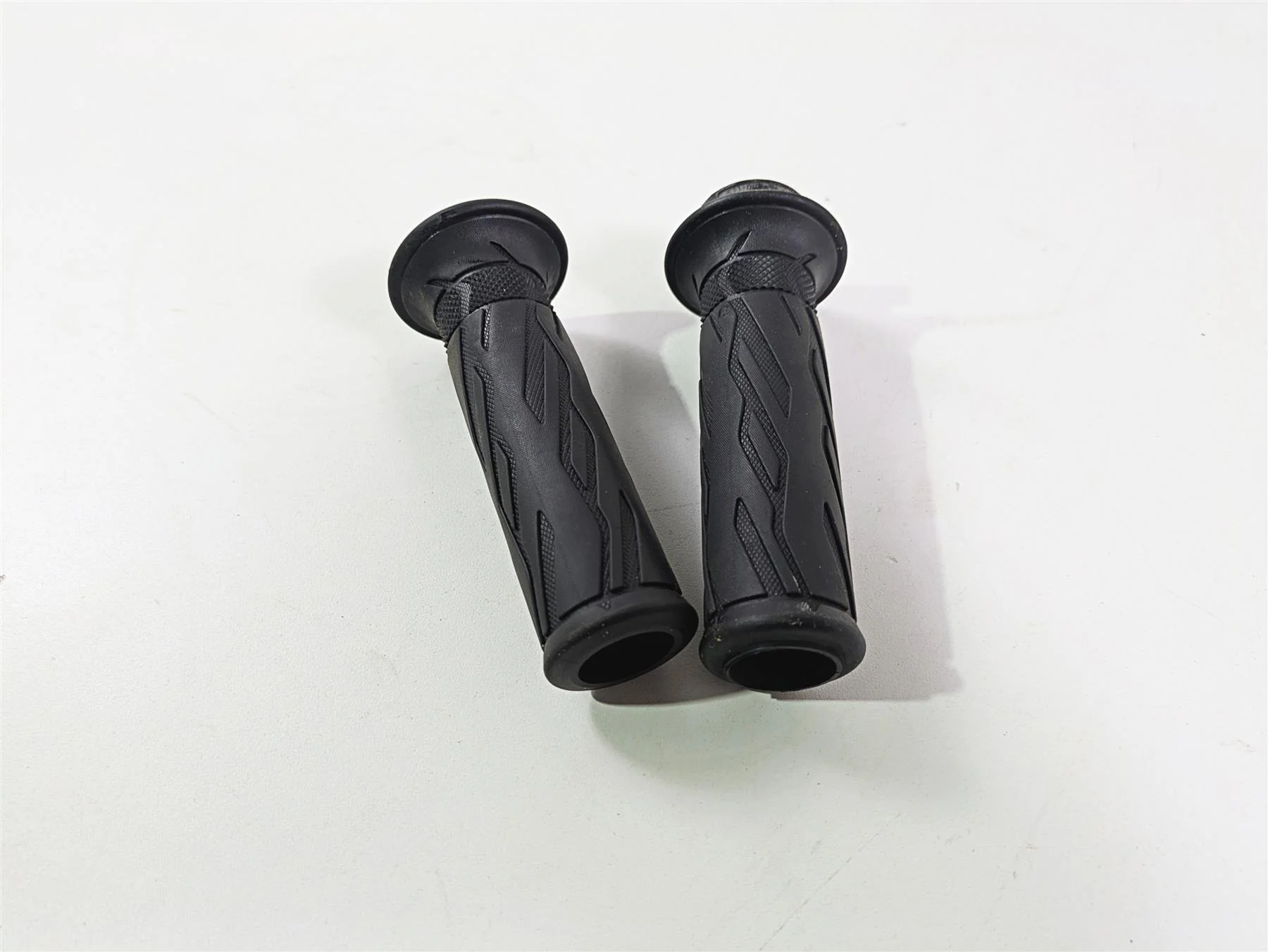 2023 Suzuki GSX1300 RR Hayabusa Left Right Handle Bar Grip Set 57110-21H02 - Image 12