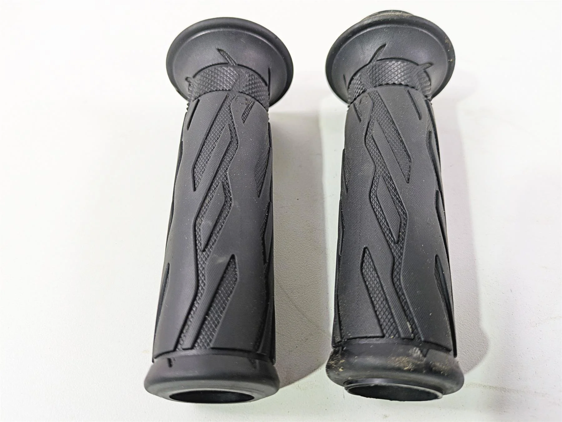 2023 Suzuki GSX1300 RR Hayabusa Left Right Handle Bar Grip Set 57110-21H02 - Image 7