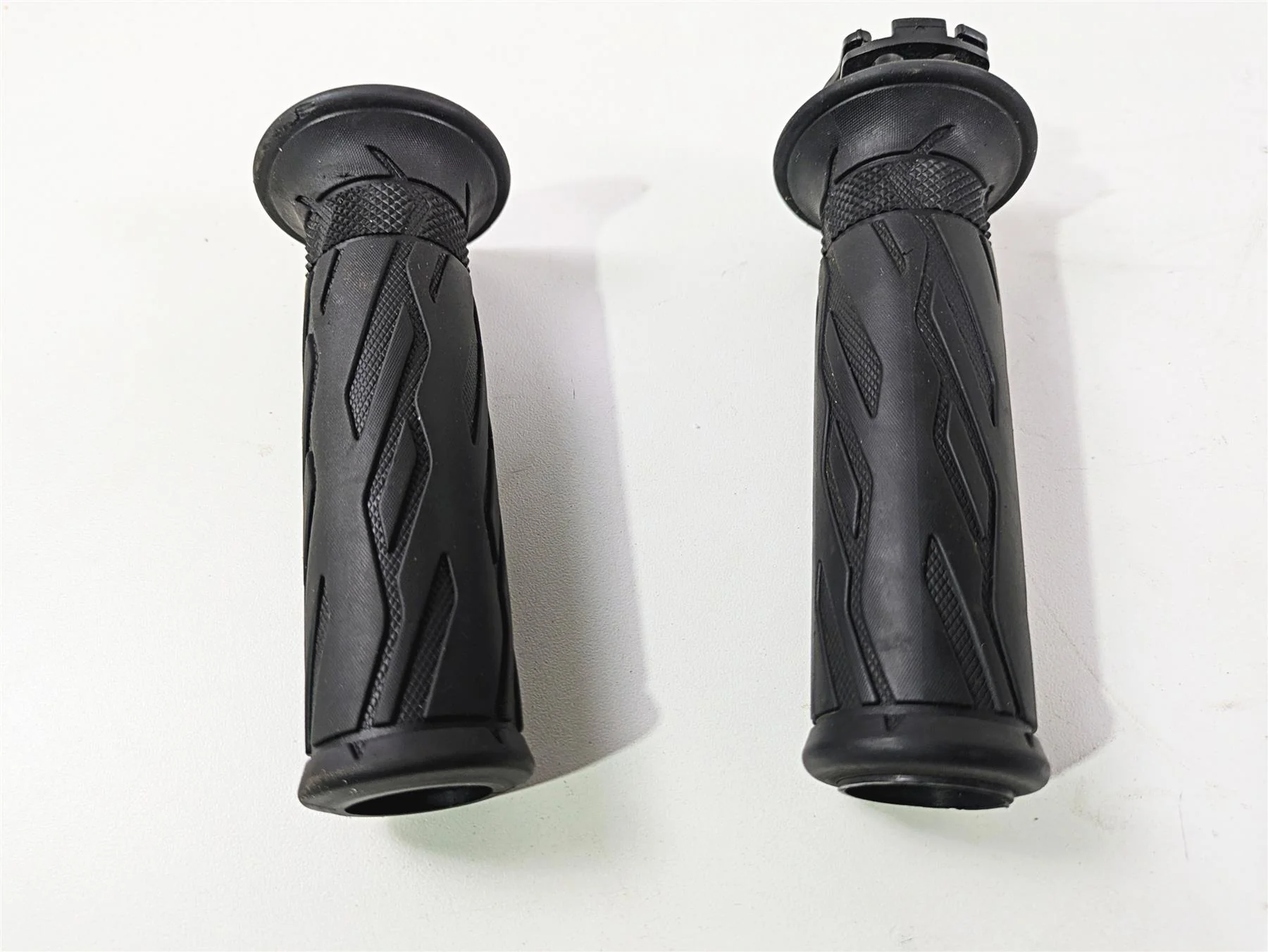 2023 Suzuki GSX1300 RR Hayabusa Left Right Handle Bar Grip Set 57110-21H02 - Image 8