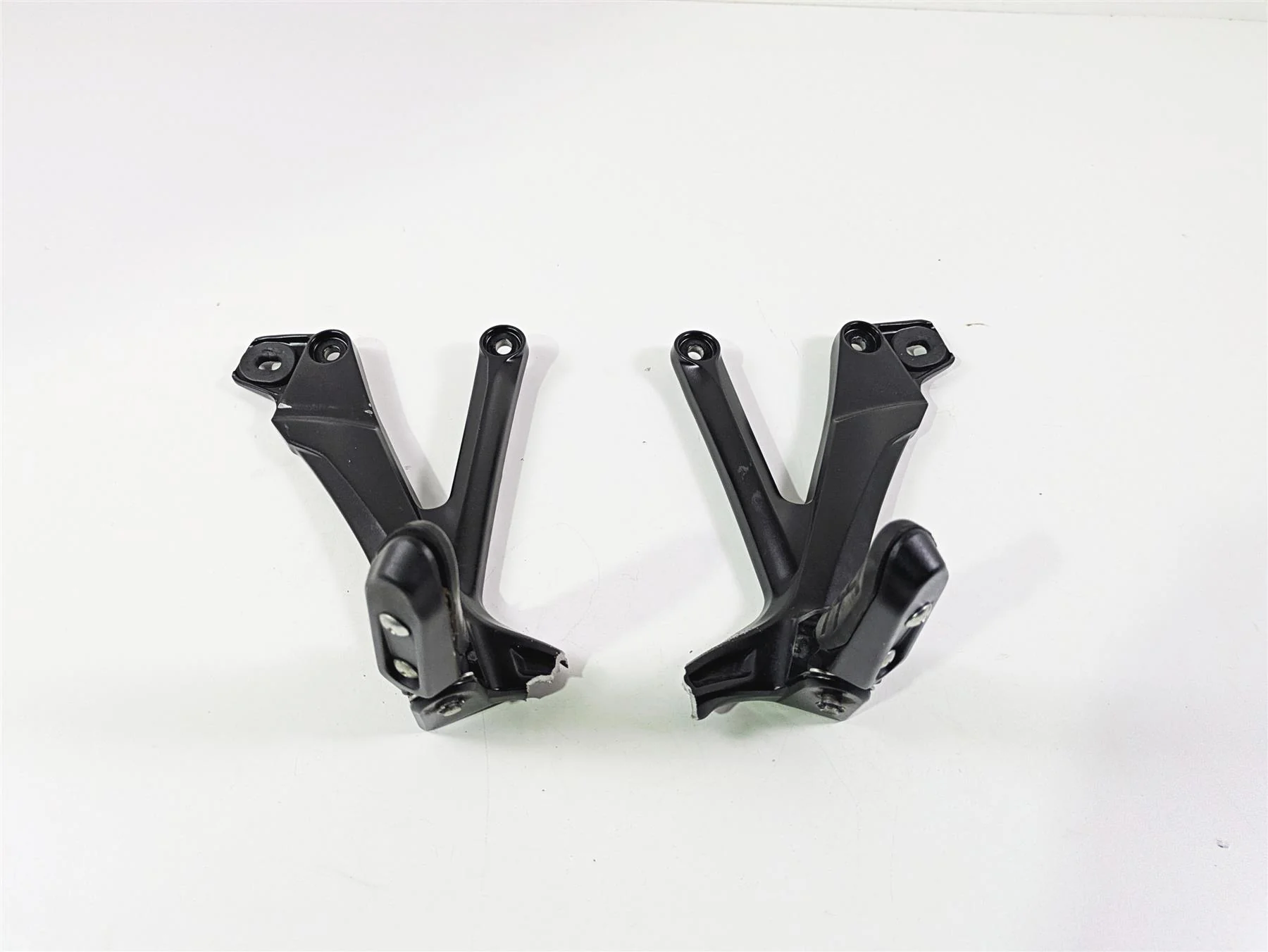 2023 Suzuki GSX1300 RR Hayabusa Rear Passenger Footpeg Set - Read 3600-10L00