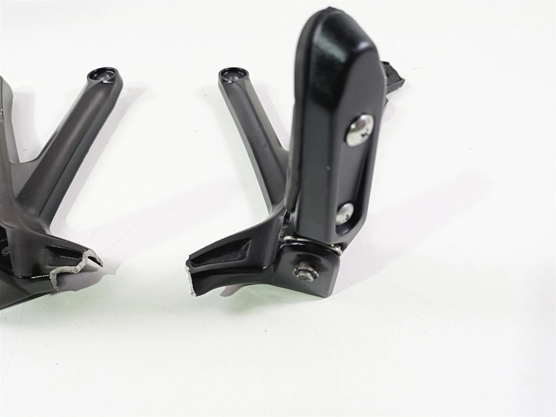 2023 Suzuki GSX1300 RR Hayabusa Rear Passenger Footpeg Set - Read 3600-10L00 - Image 5