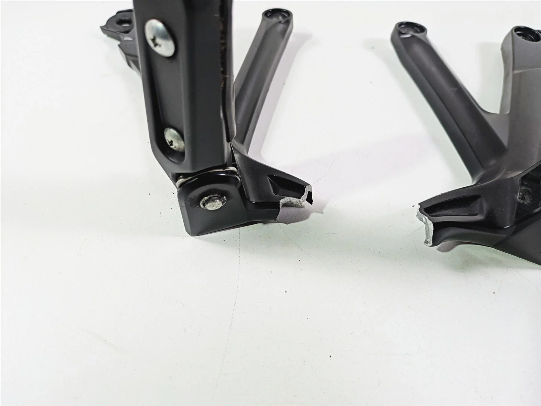 2023 Suzuki GSX1300 RR Hayabusa Rear Passenger Footpeg Set - Read 3600-10L00 - Image 6