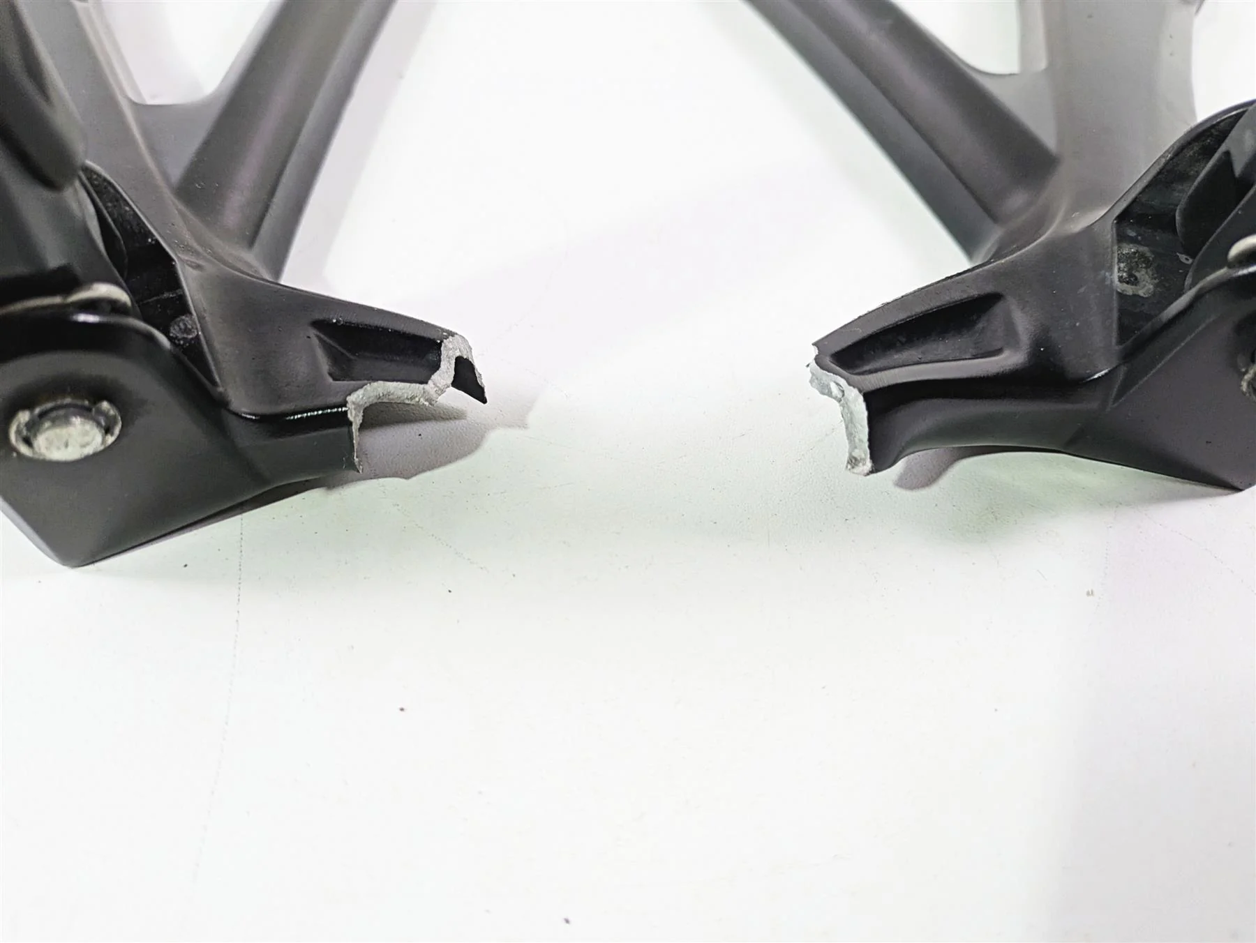 2023 Suzuki GSX1300 RR Hayabusa Rear Passenger Footpeg Set - Read 3600-10L00 - Image 9