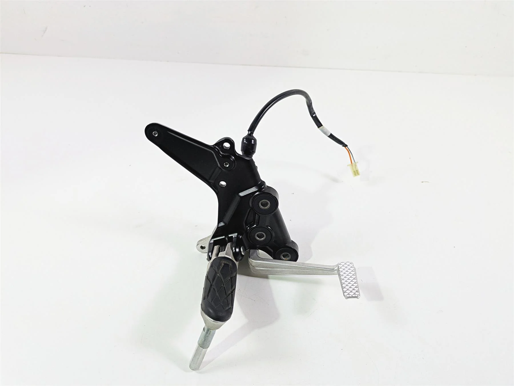 2023 Suzuki GSX1300 RR Hayabusa Right Front Footpeg & Brake Pedal 43510-10L00 - Image 2