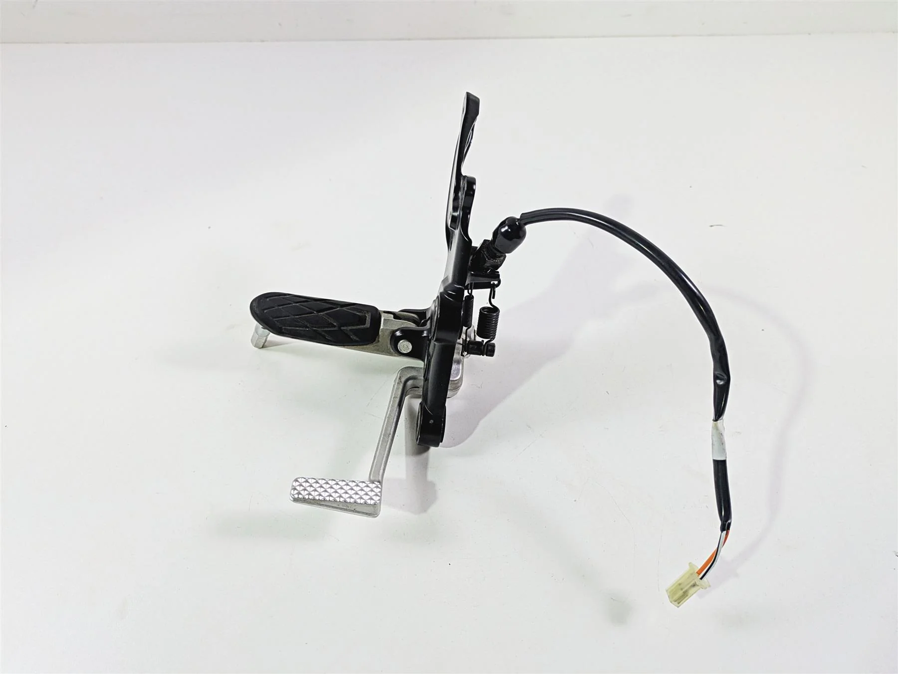 2023 Suzuki GSX1300 RR Hayabusa Right Front Footpeg & Brake Pedal 43510-10L00 - Image 3