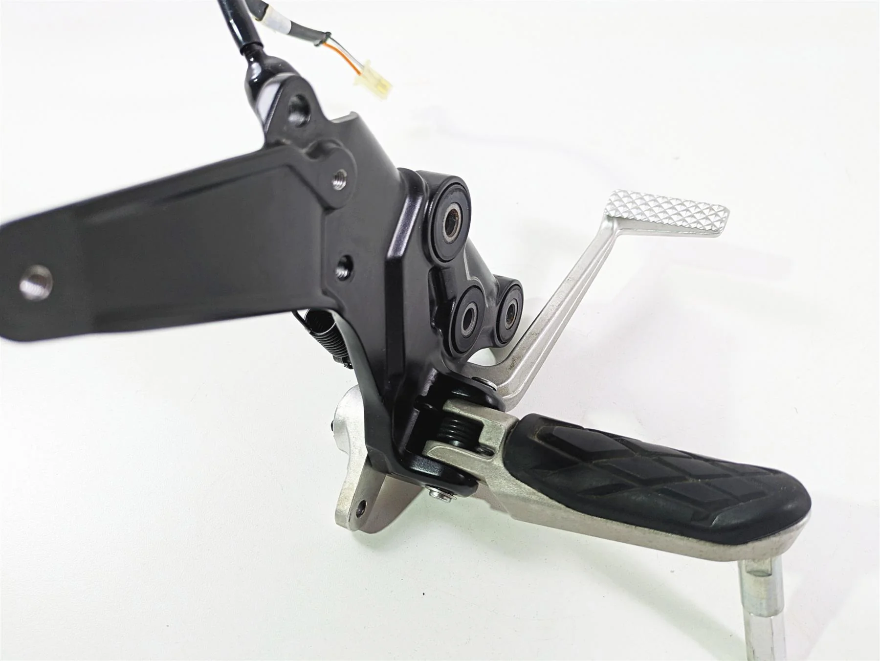 2023 Suzuki GSX1300 RR Hayabusa Right Front Footpeg & Brake Pedal 43510-10L00 - Image 8