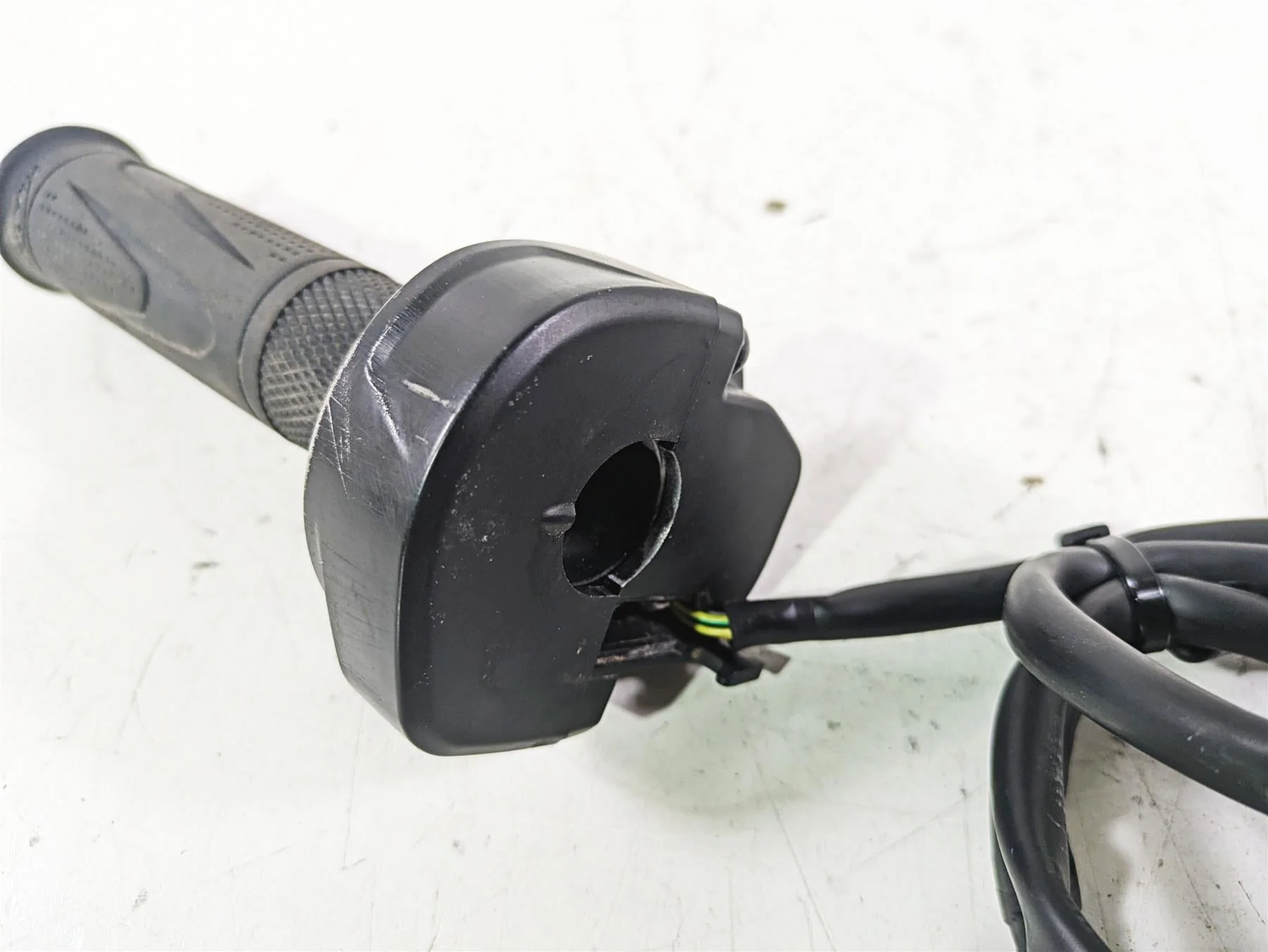 2023 Triumph Street Triple 765 RS Fly By Wire Throttle Grip Sensor T2042226 - Image 10