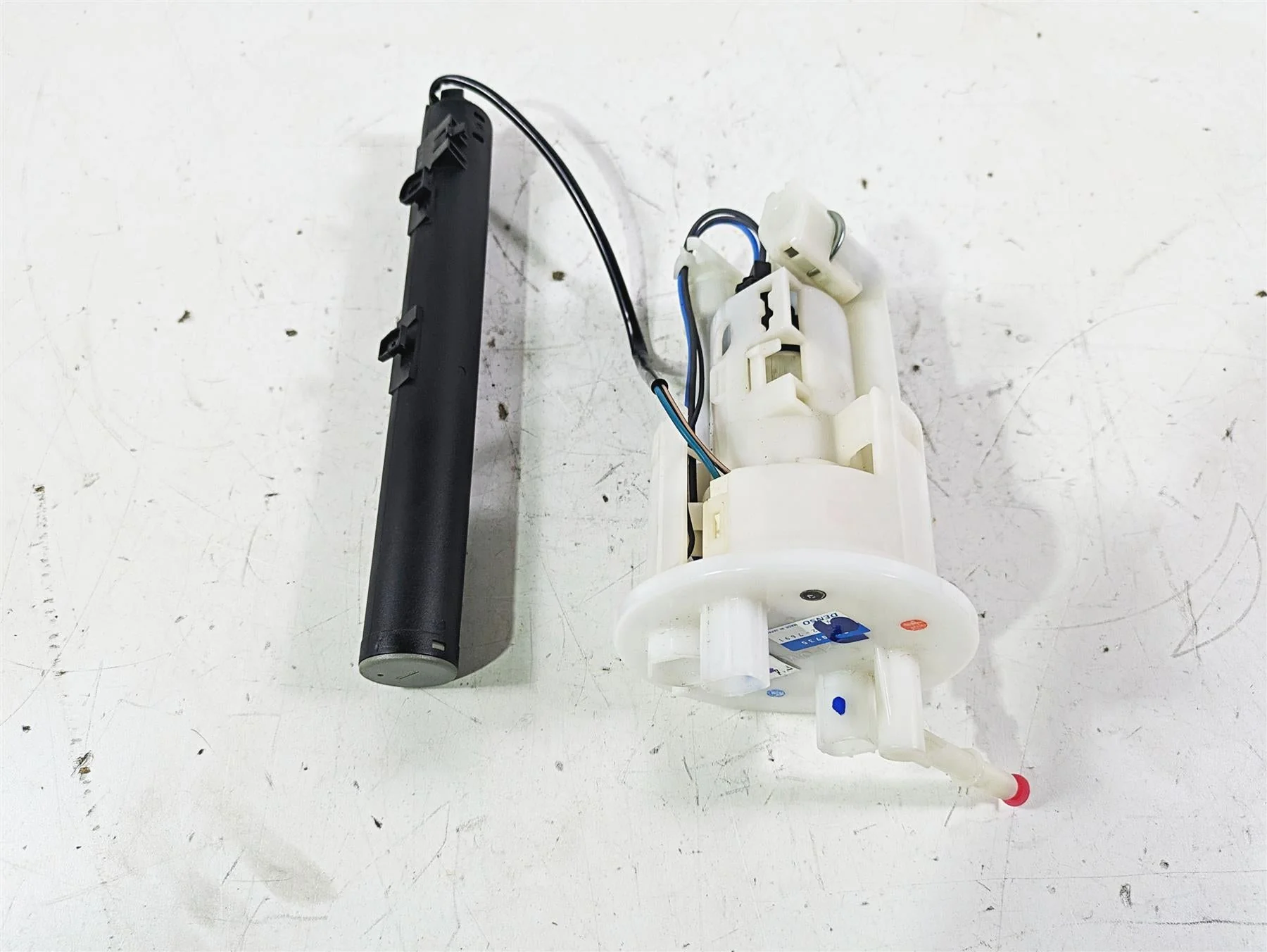 2023 Triumph Street Triple 765 RS Fuel Gas Petrol Pump & Sending Unit T2400735 - Image 2