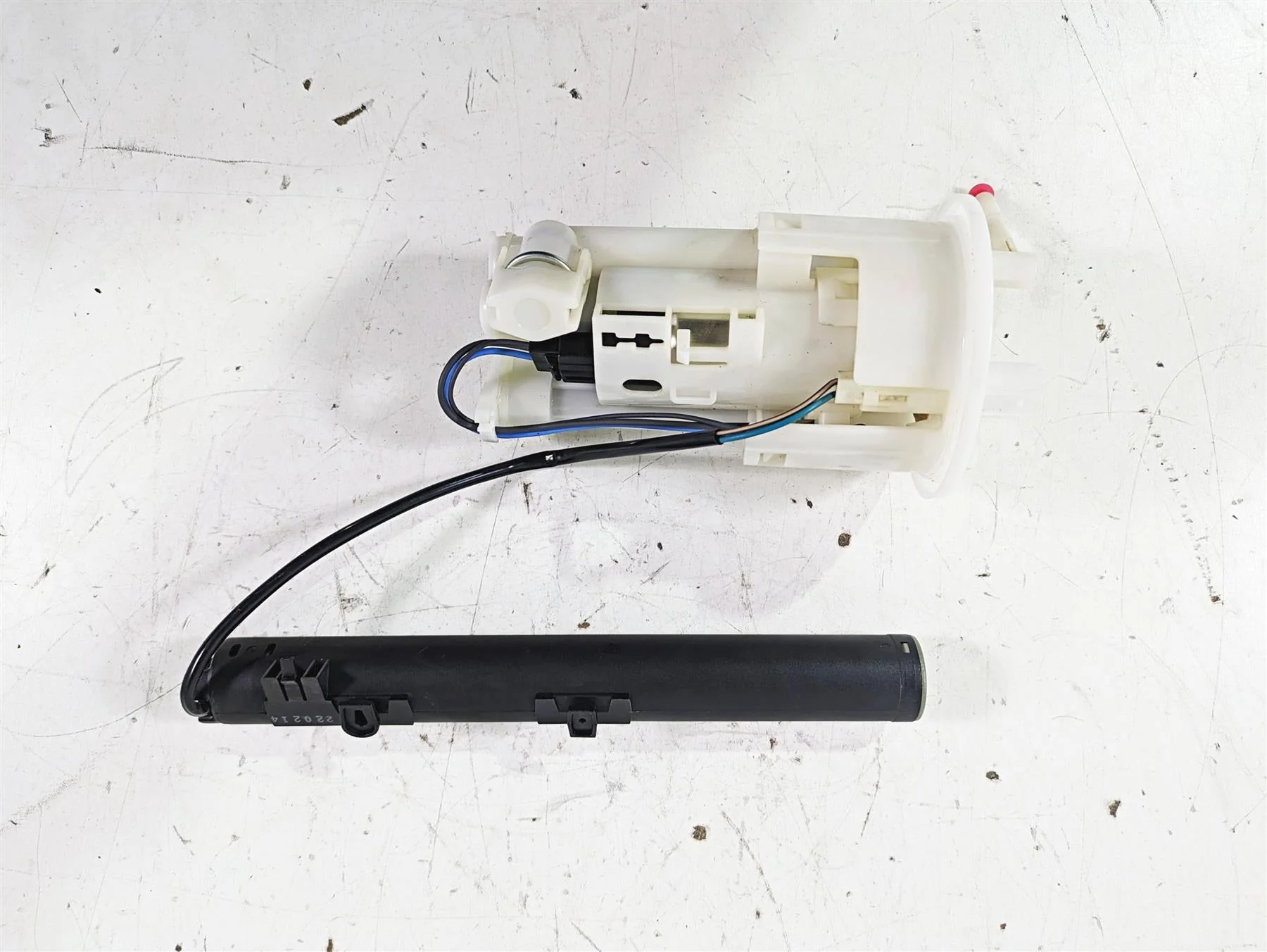 2023 Triumph Street Triple 765 RS Fuel Gas Petrol Pump & Sending Unit T2400735 - Image 4