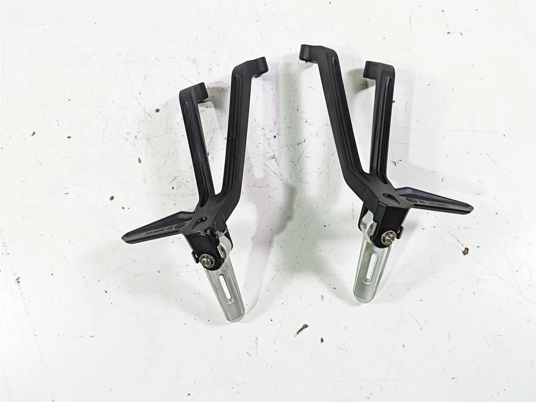 2023 Triumph Street Triple 765 RS Rear Passenger Footpeg Set T2088156 T2088157 - Image 10