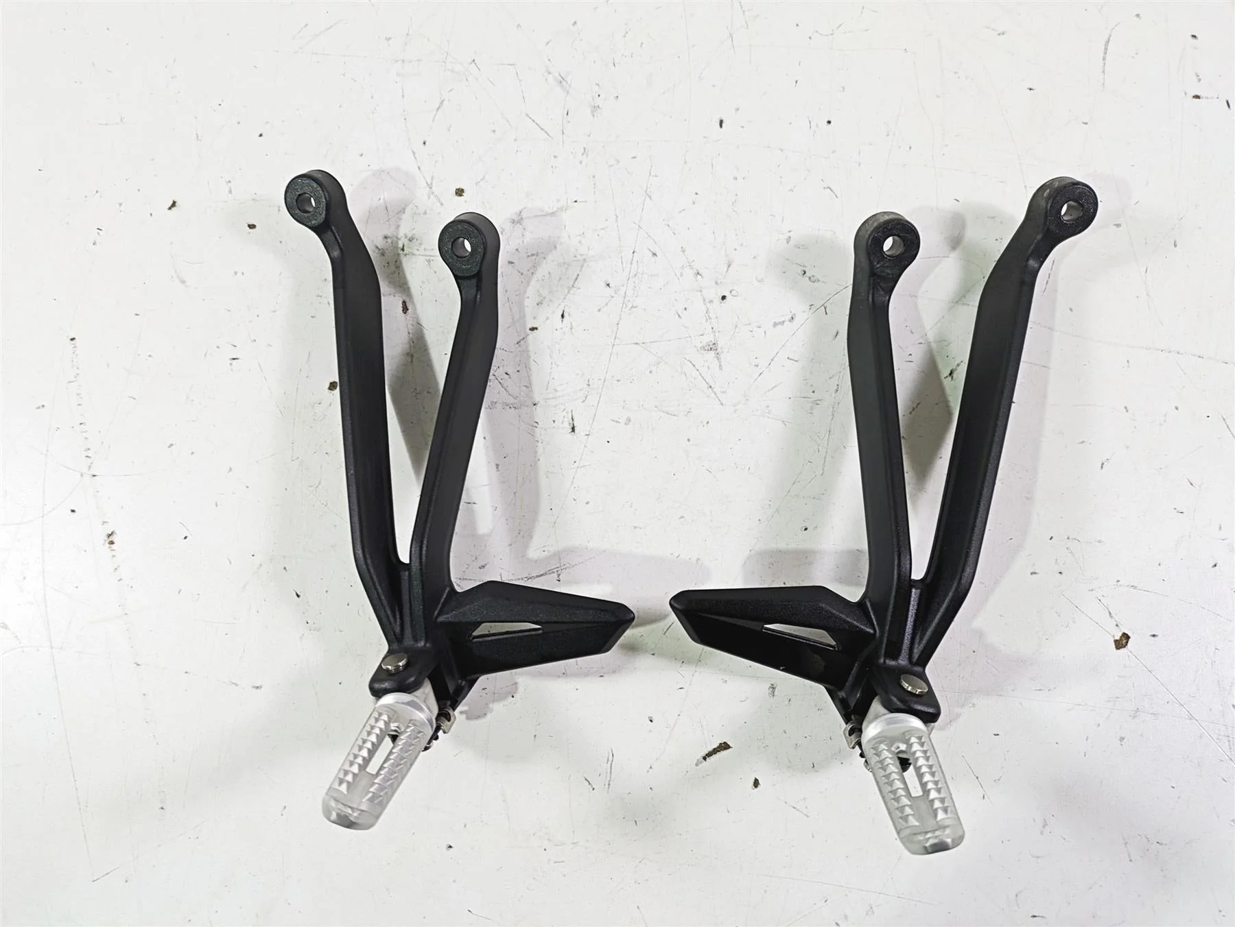 2023 Triumph Street Triple 765 RS Rear Passenger Footpeg Set T2088156 T2088157 - Image 5