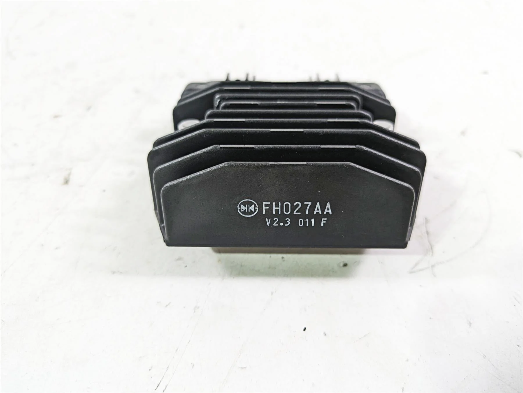 2023 Triumph Street Triple 765 RS Rectifier Voltage Regulator FH027AA T1300675 - Image 3