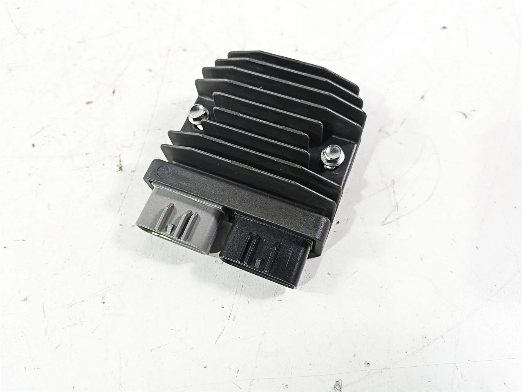2023 Triumph Street Triple 765 RS Rectifier Voltage Regulator FH027AA T1300675 - Image 9