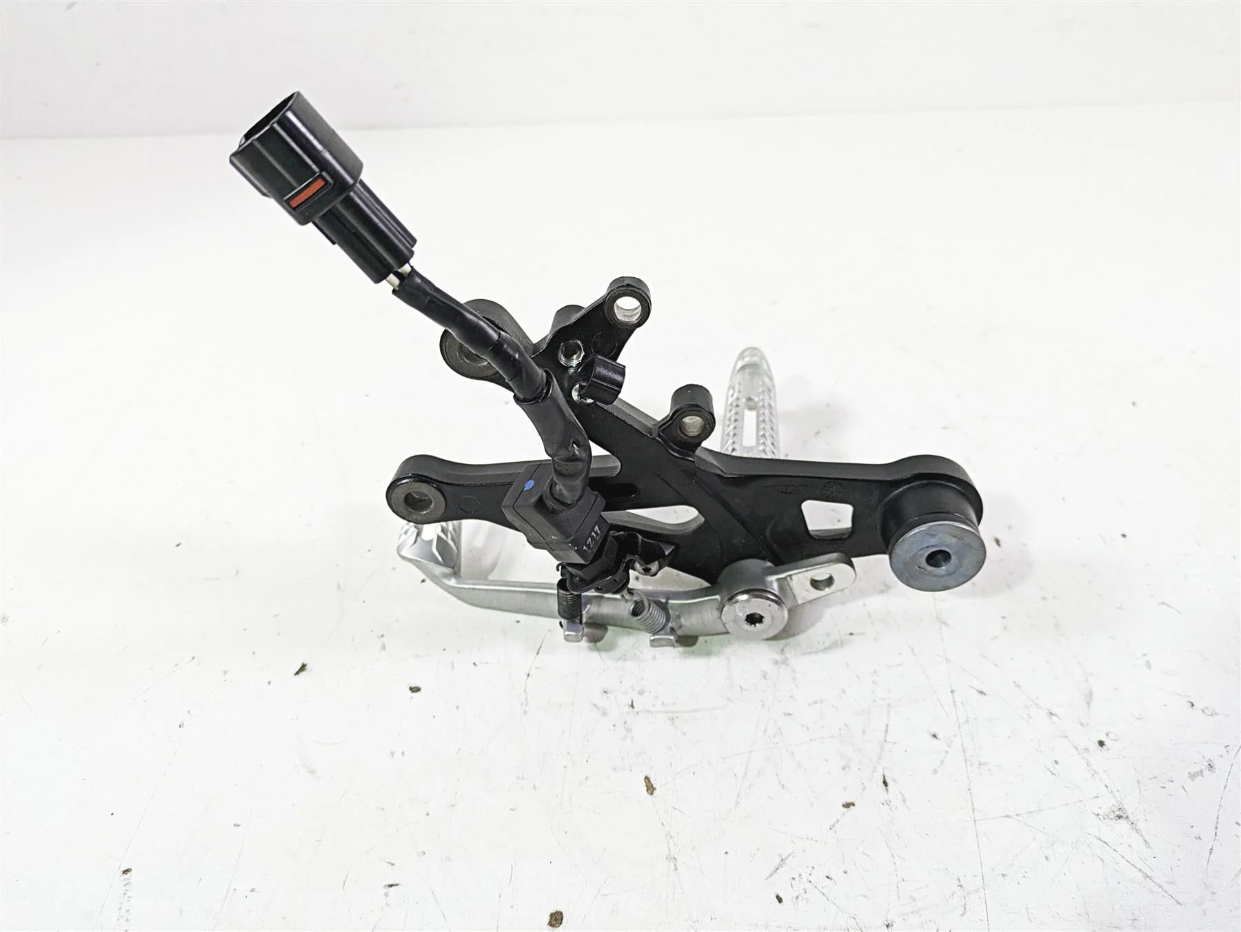 2023 Triumph Street Triple 765 RS Right Rider Footpeg & Brake Pedal T2082484 - Image 3