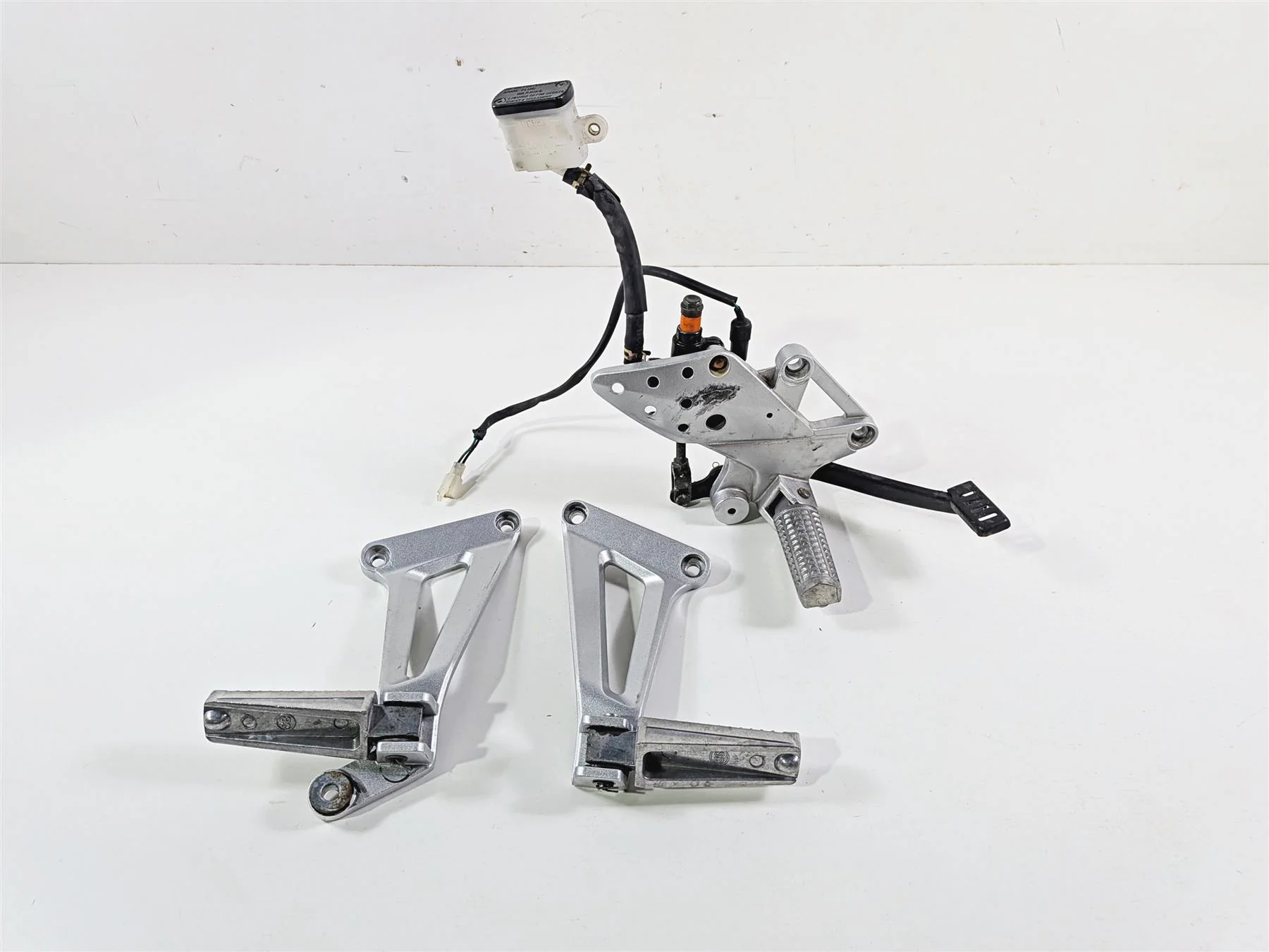 2023 Vitacci GTT 250 Rear Passenger Footpeg & Right Rider Foot Rest Set