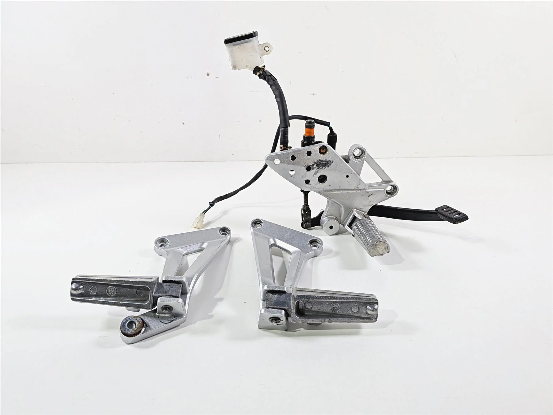 2023 Vitacci GTT 250 Rear Passenger Footpeg & Right Rider Foot Rest Set - Image 3