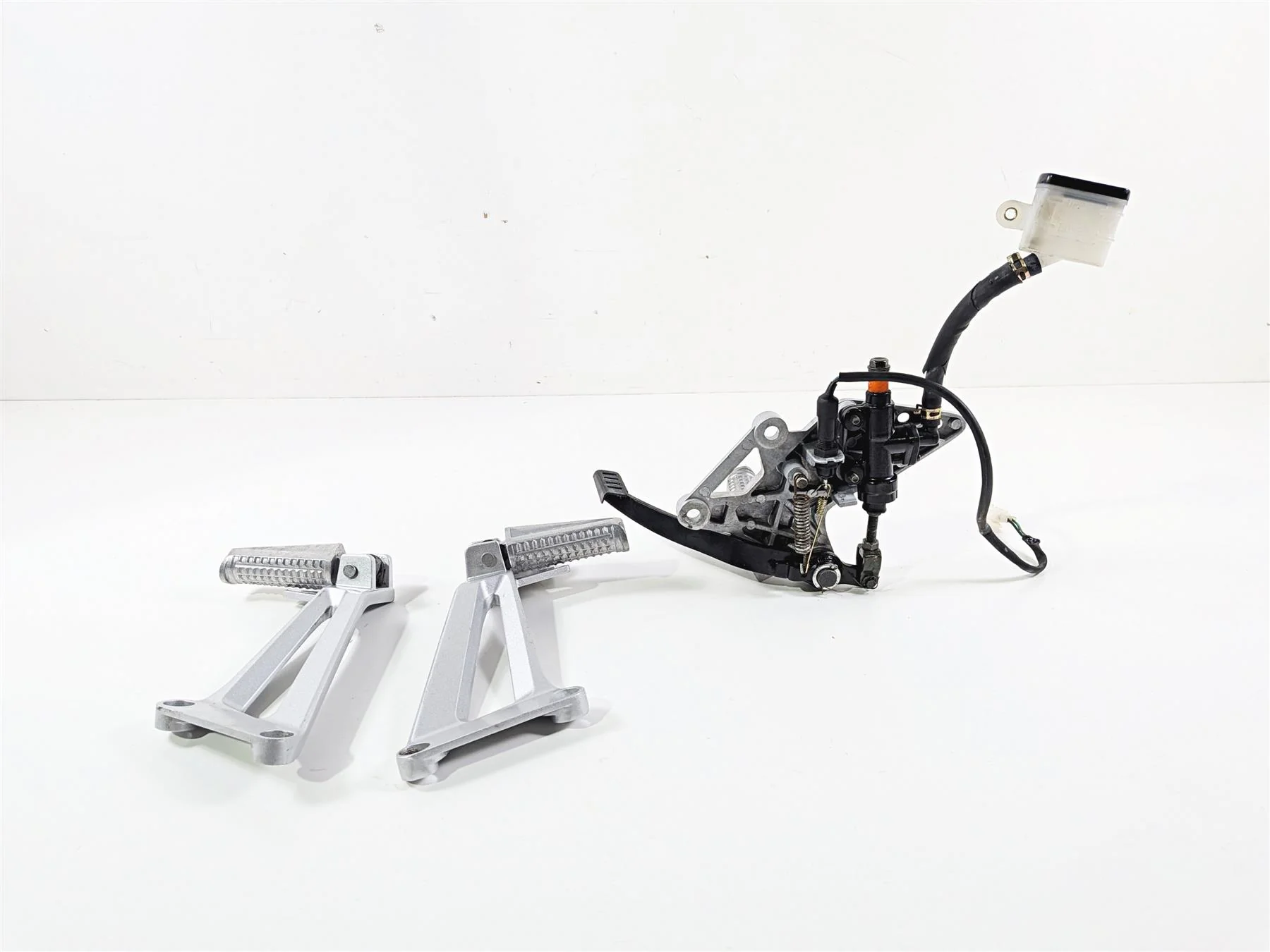 2023 Vitacci GTT 250 Rear Passenger Footpeg & Right Rider Foot Rest Set - Image 5